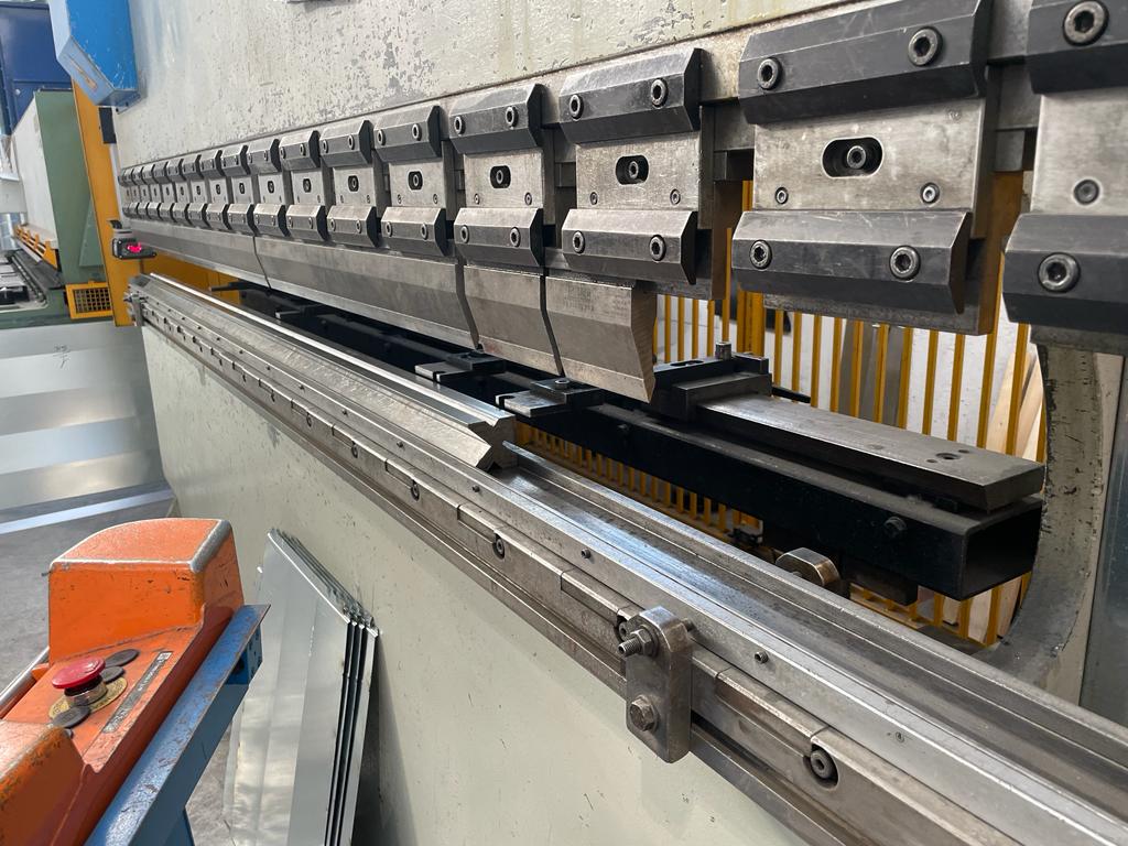 Piegatrice usata IMAL E3A 70-3300 cnc 4 assi in vendita - foto 3