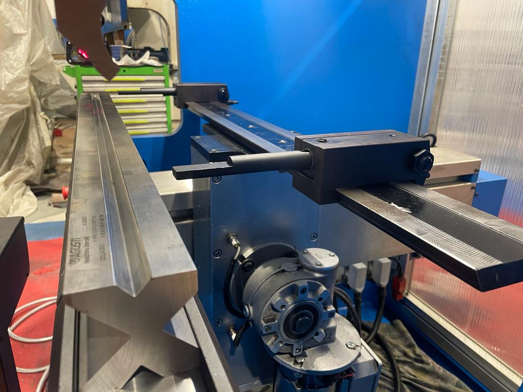 Piegatrice usata MECOS SYNCRO 30-1250 cnc 4 assi in vendita - foto 3