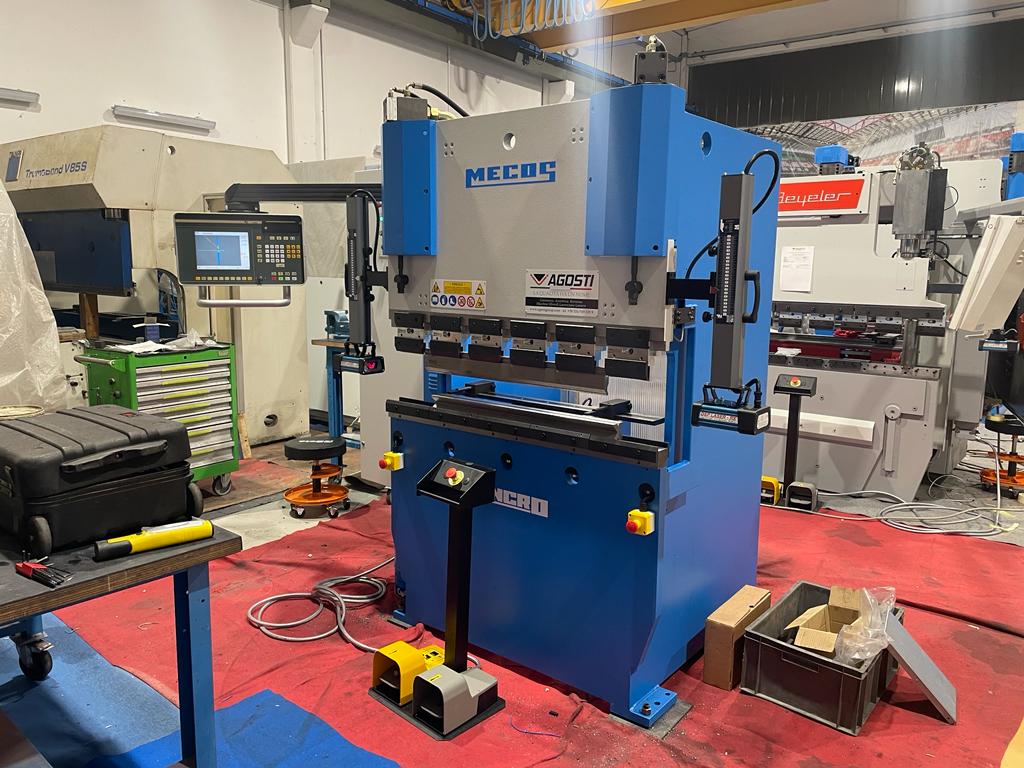 Piegatrice usata MECOS SYNCRO 30-1250 cnc 4 assi in vendita - foto 1