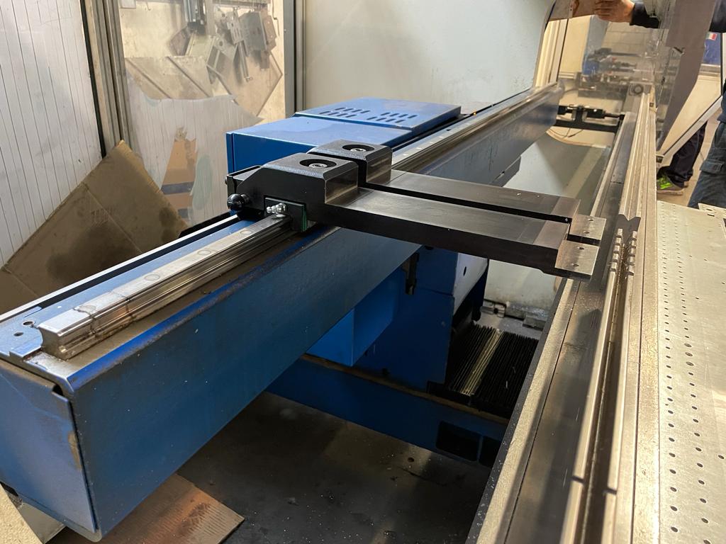 Piegatrice usata TRUMPF V85 cnc 6 assi in vendita - foto 4