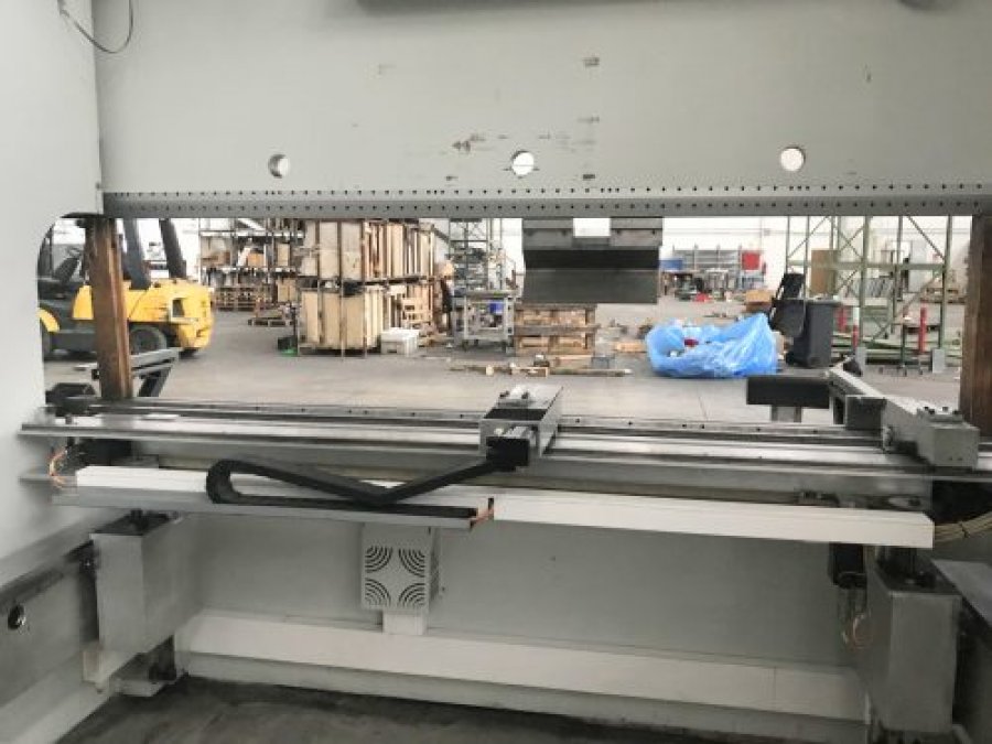Piegatrice usata LVD PPEB 135-4000 TURBO cnc 7 assi in vendita - foto 3