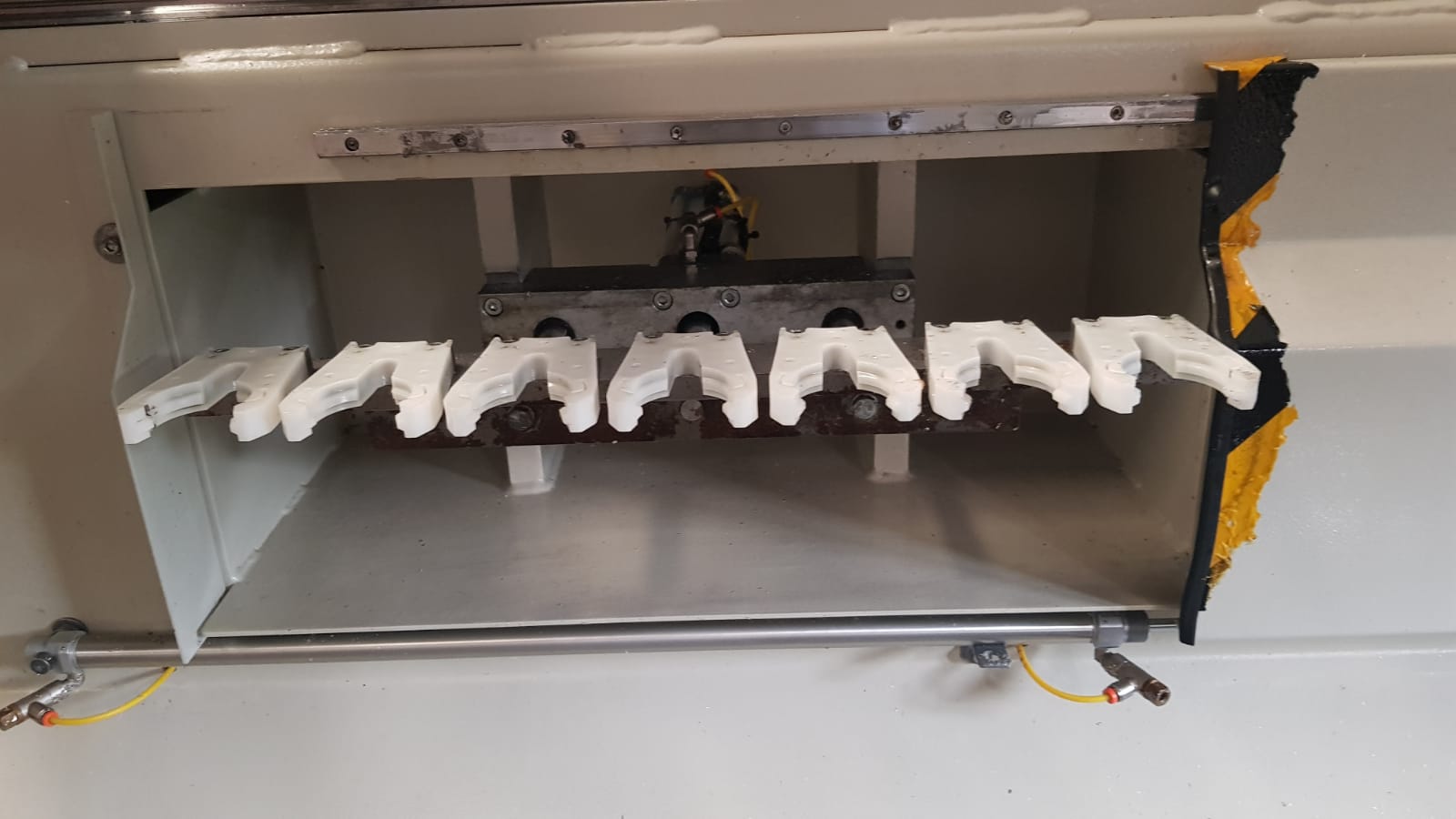 Centro di lavoro 4 assi per Alluminio e PVC in vendita - foto 2
