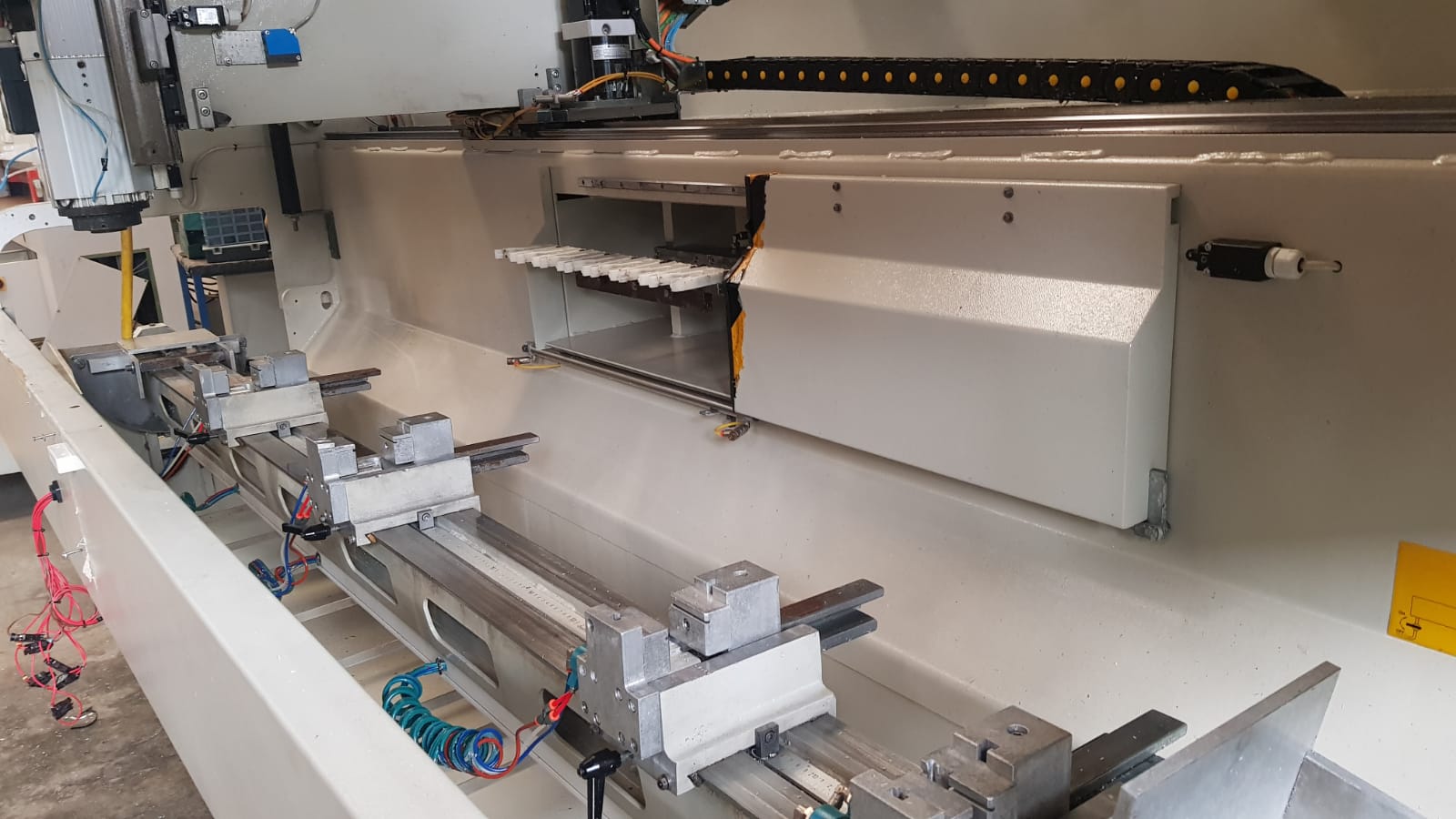 Centro di lavoro 4 assi per Alluminio e PVC in vendita - foto 5