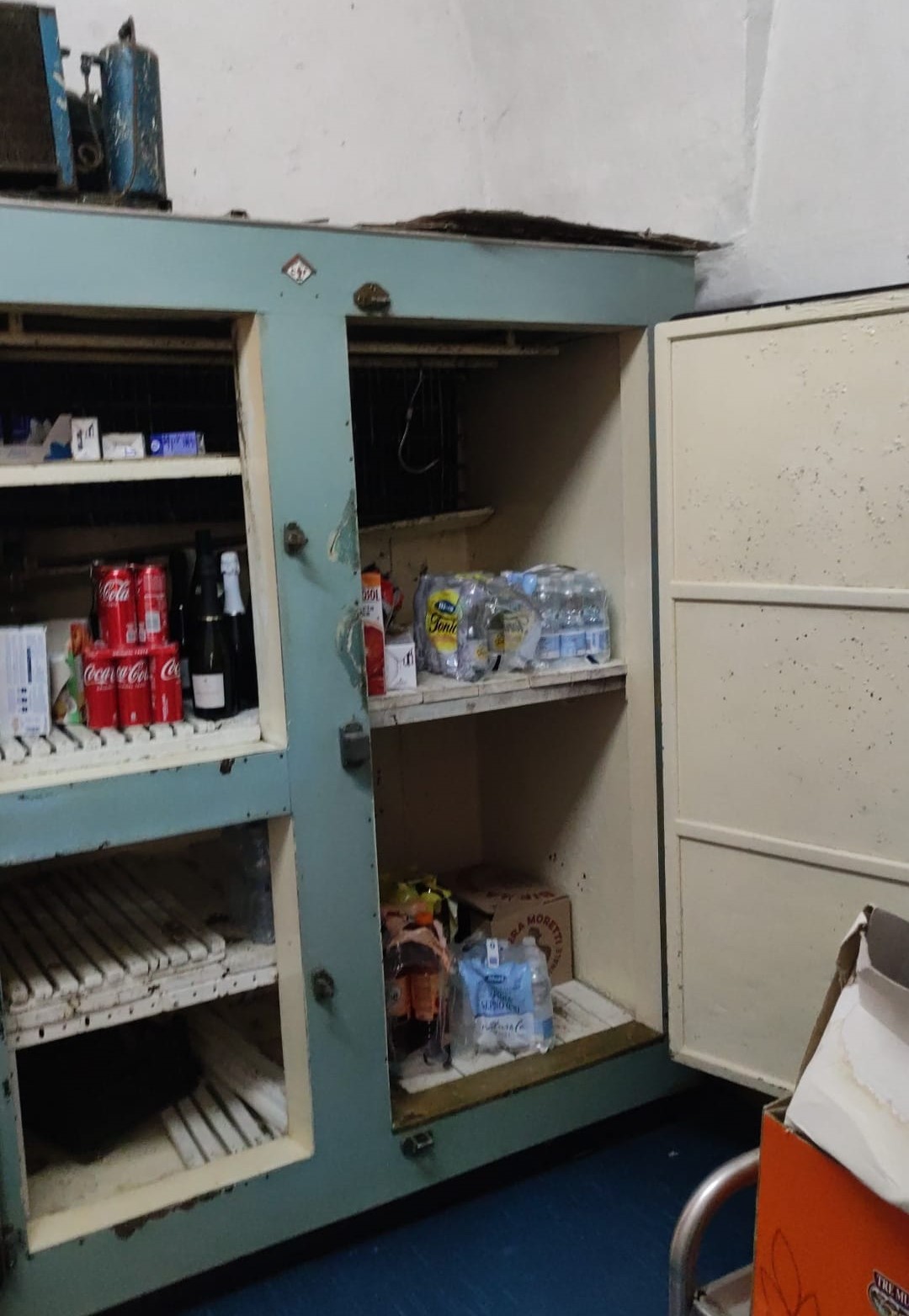 ANTICA CELLA FRIGO IN LEGNO VINTAGE in vendita - foto 3