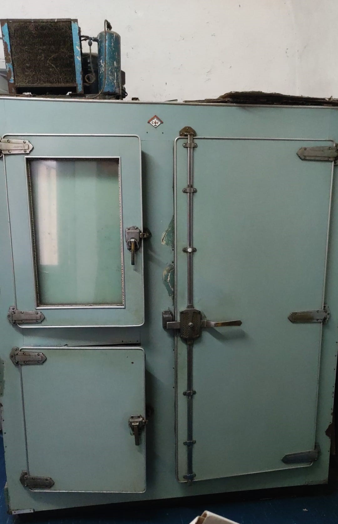 ANTICA CELLA FRIGO IN LEGNO VINTAGE in vendita - foto 1