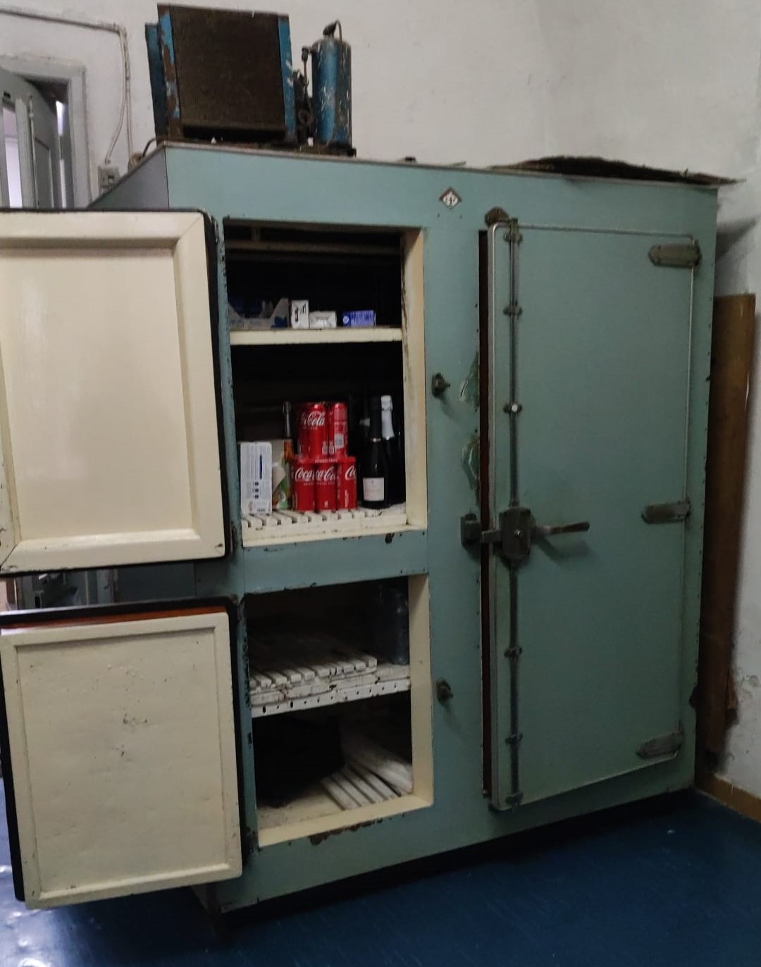 ANTICA CELLA FRIGO IN LEGNO VINTAGE in vendita - foto 2