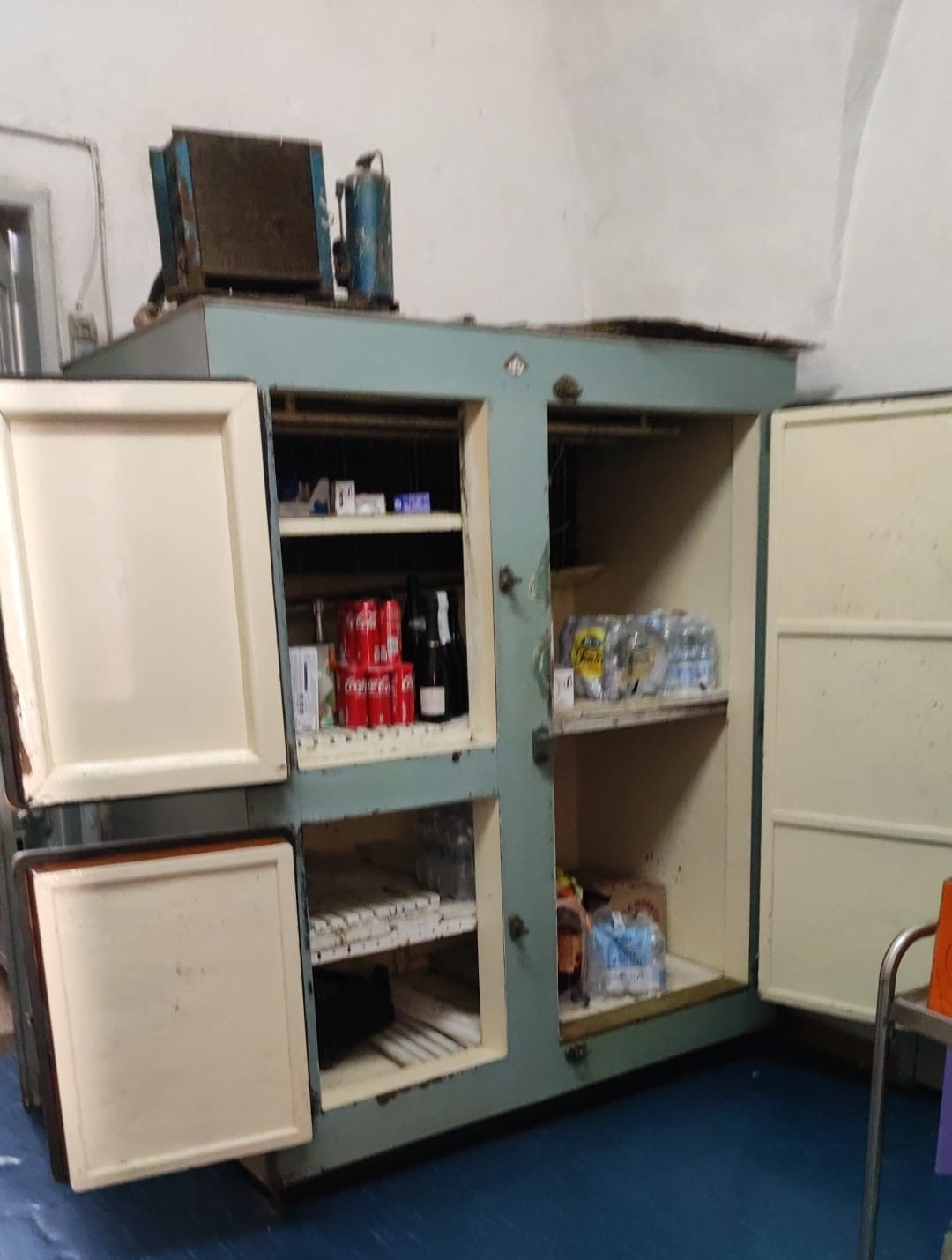 ANTICA CELLA FRIGO IN LEGNO VINTAGE in vendita - foto 4