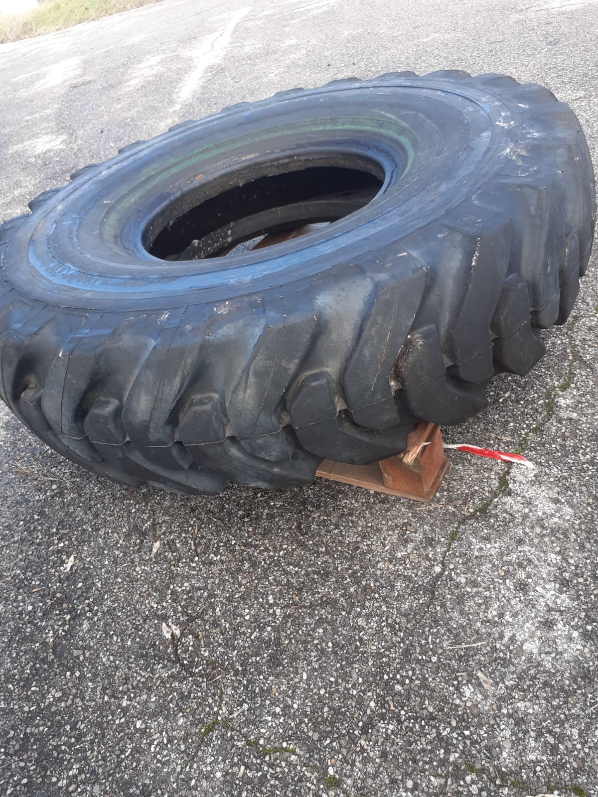 Gomme 14-00-20 in vendita - foto 4