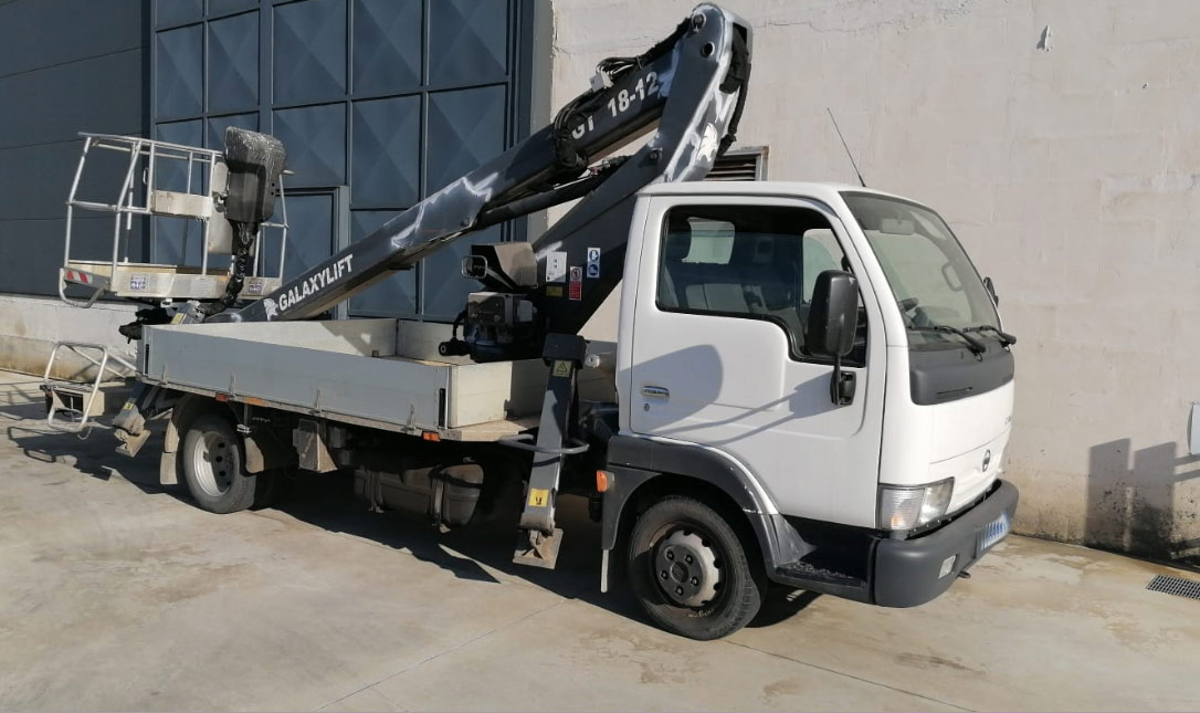 Autoveicolo Nissan Cabstar 35.13 + Cassone+Piattaforma  in vendita - foto 1