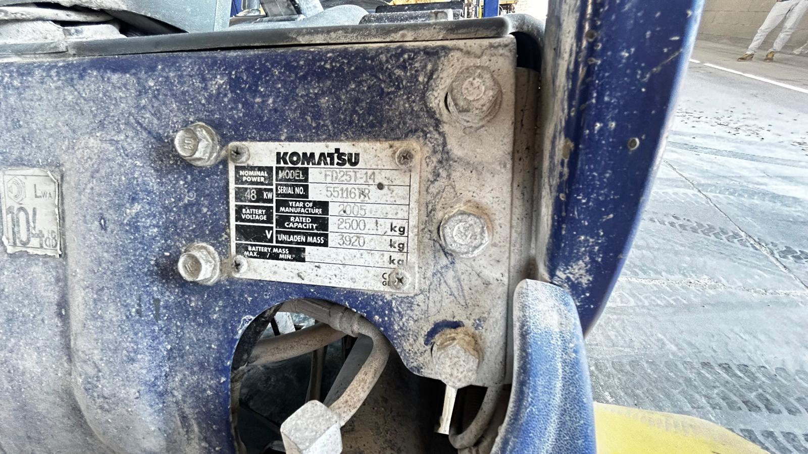 CARRELLO ELEVATORE KOMATSU MOD.FD 25 T14 in vendita - foto 3
