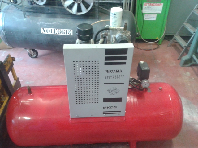 COMPRESSORE A VITE in vendita - foto 1