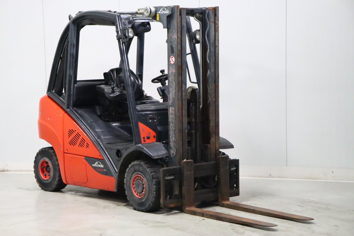 Carrelli elevatori in vendita