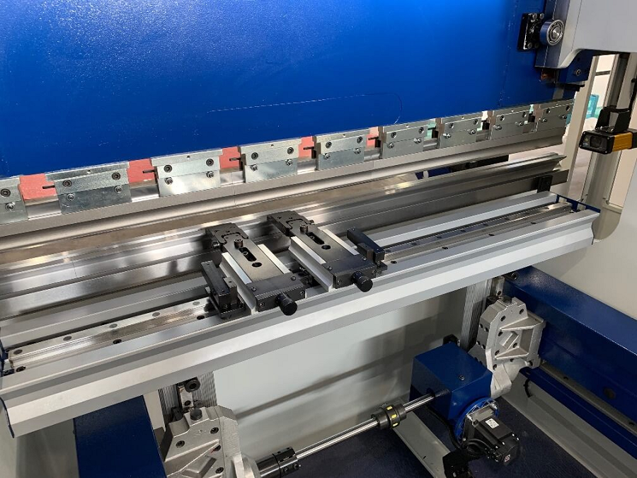 PRESSA PIEGATRICE in vendita - foto 2