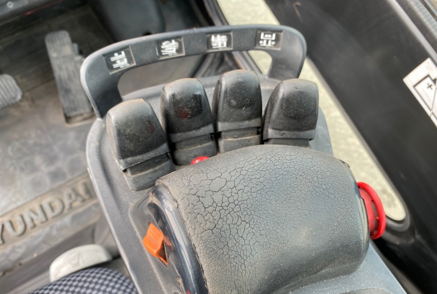 Carrello elevatore Hyundai 30D-9 in vendita - foto 12