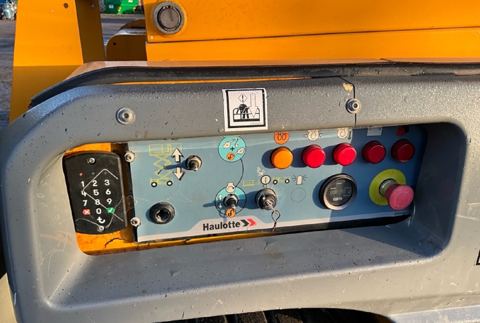 Piattaforma aerea verticale Haulotte Compact 12 in vendita - foto 4