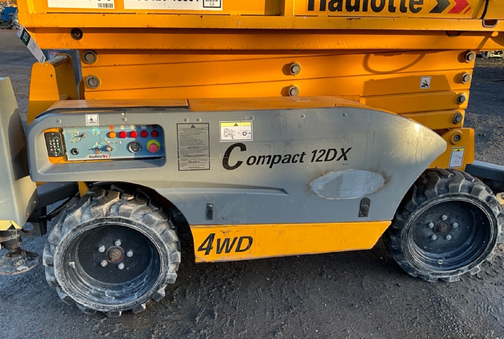 Piattaforma aerea verticale Haulotte Compact 12 in vendita - foto 10