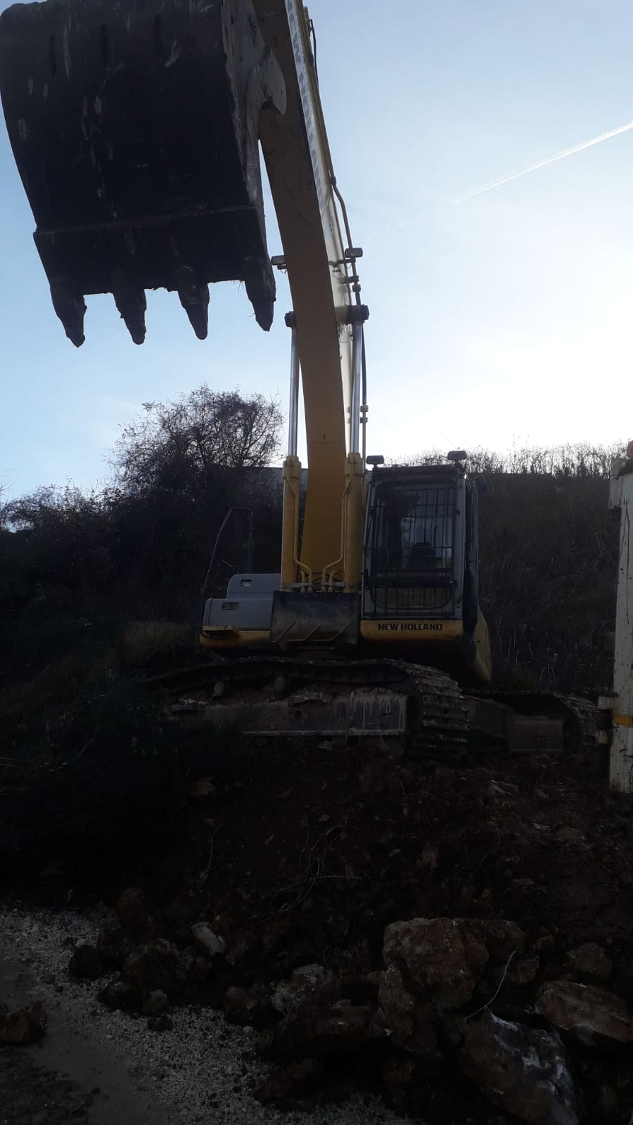 ESCAVATORE NEW HOLLAND E385 B in vendita - foto 5