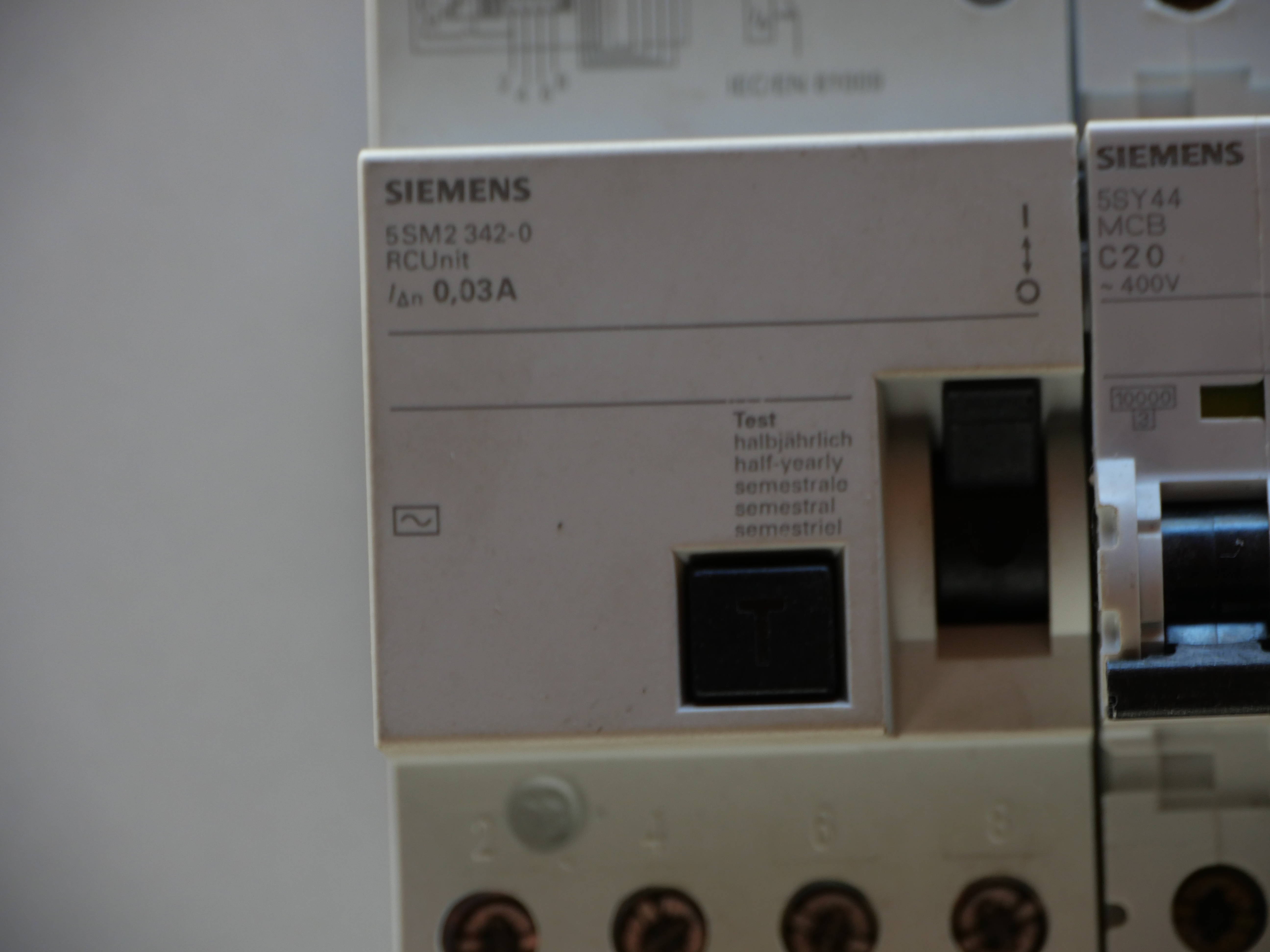 SIEMENS Interruttore magnetotermico 400V 4 poli  in vendita - foto 2