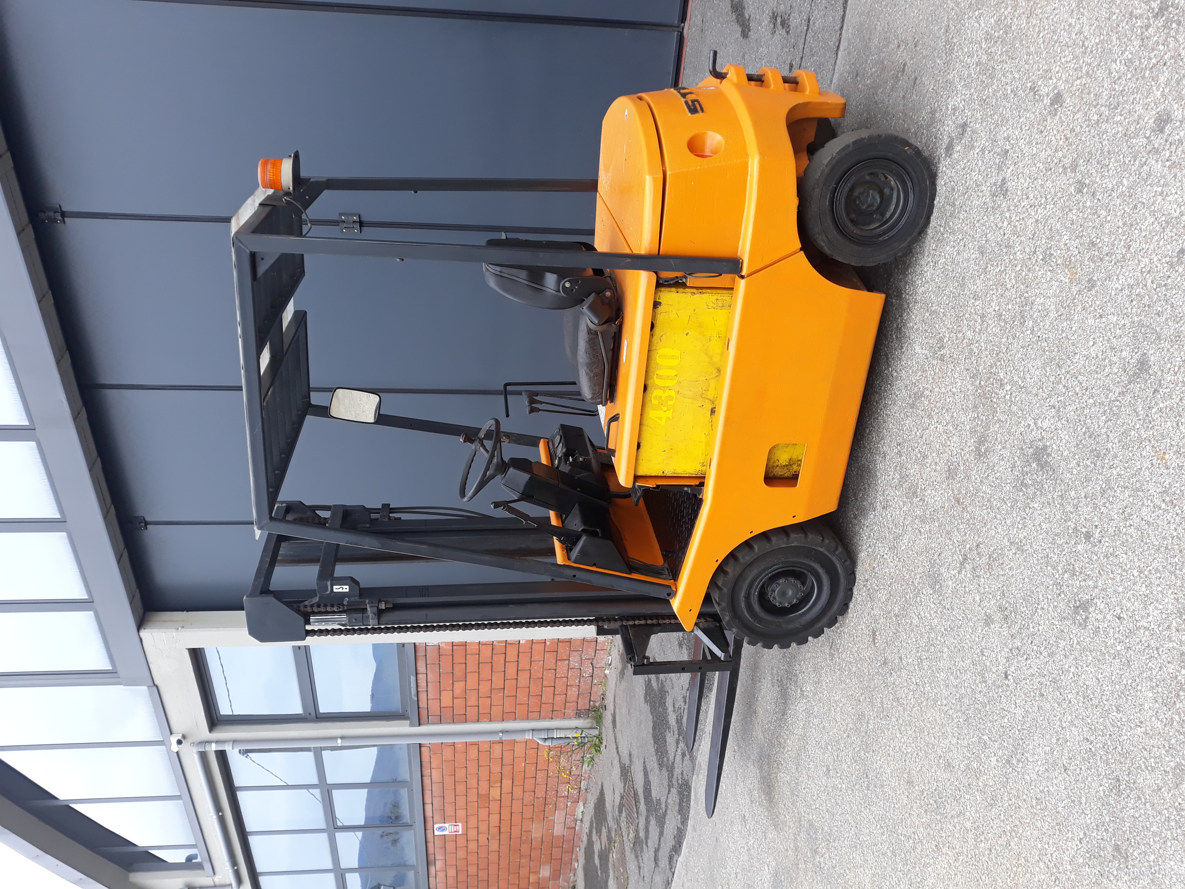 Carrelli elevatori in vendita