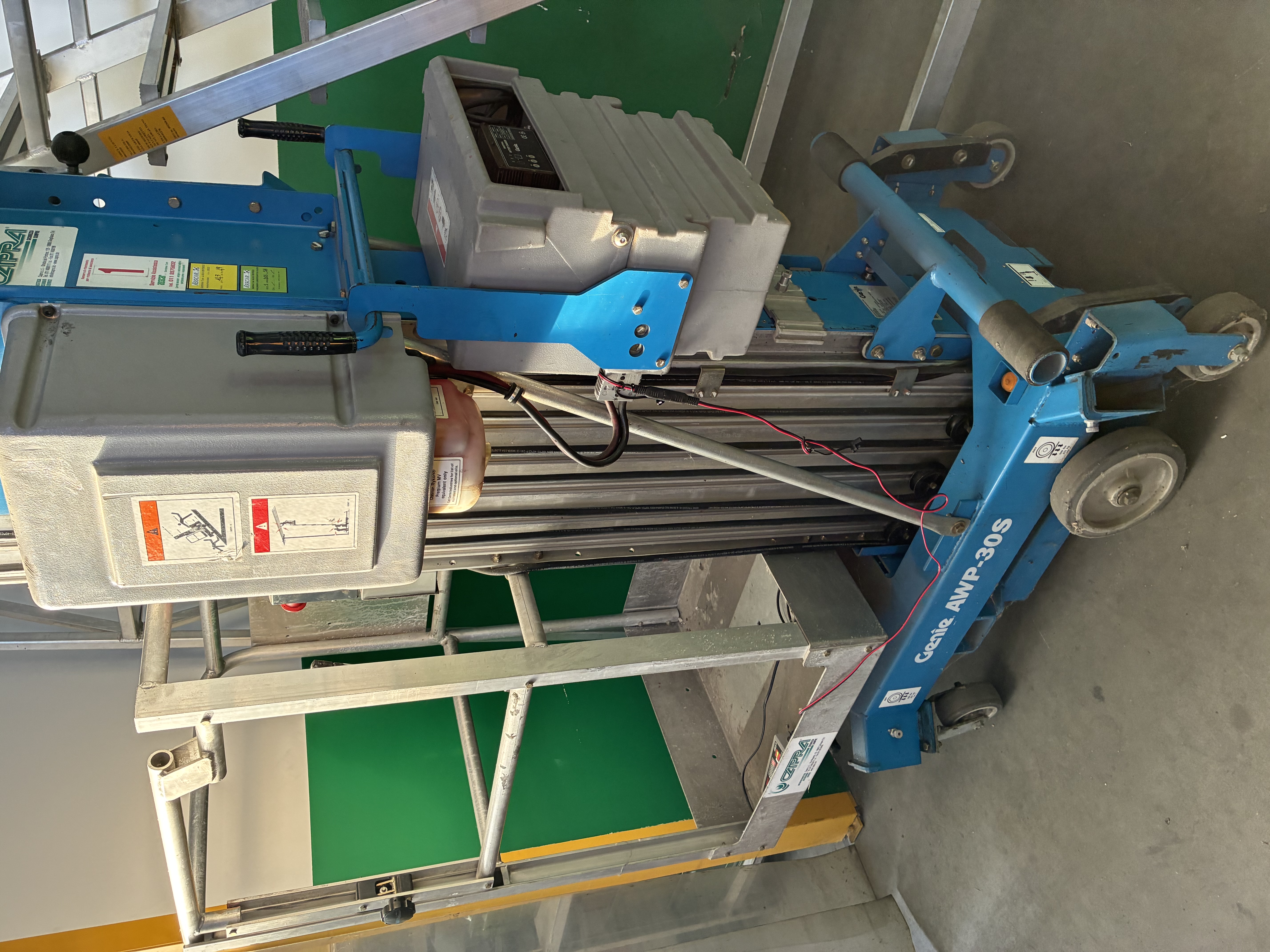 PIATTAFORMA SOLLEVAMENTO GENIE AWP-30S (2005) in vendita - foto 3