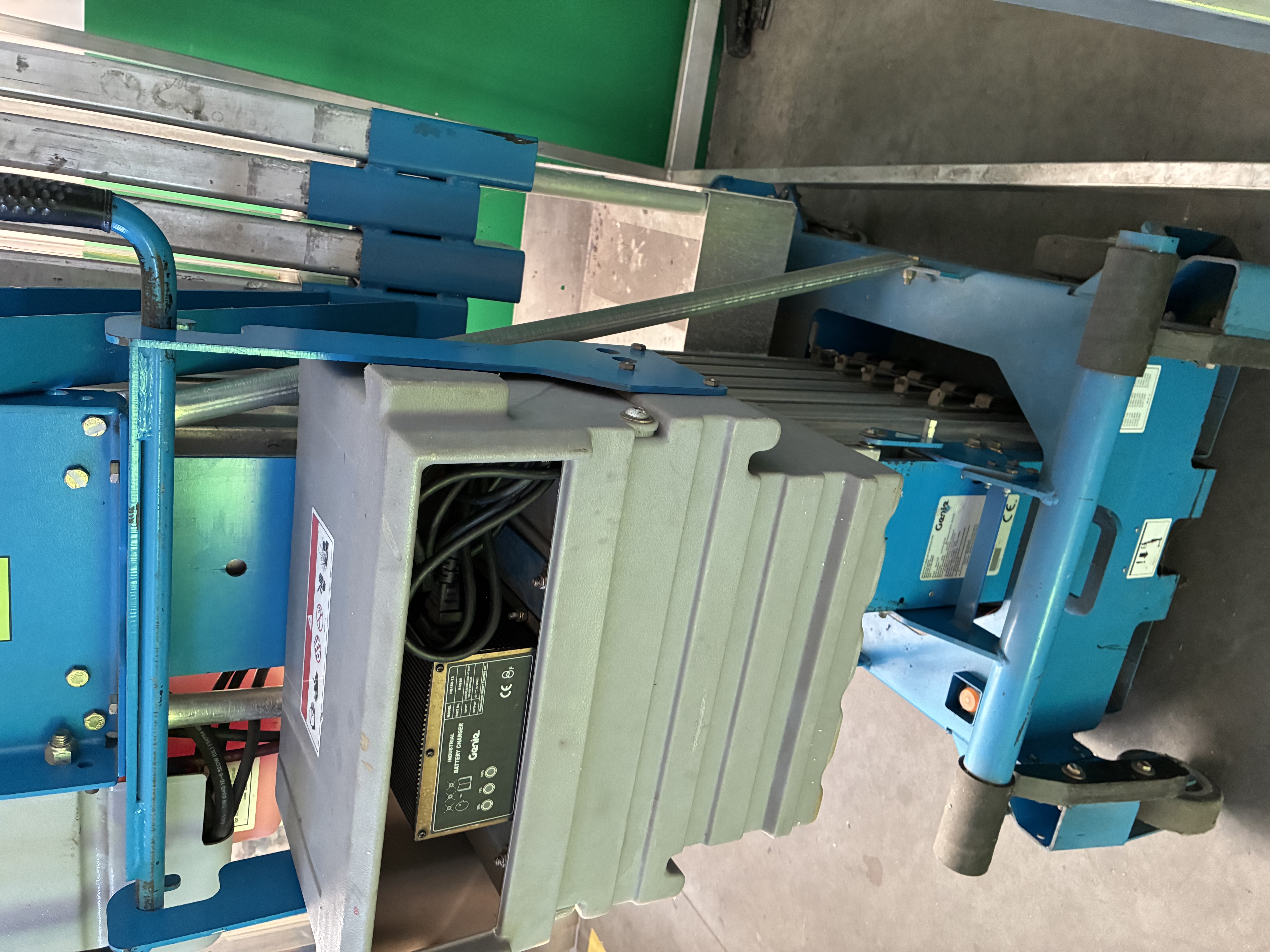 PIATTAFORMA SOLLEVAMENTO GENIE AWP-30S (2005) in vendita - foto 2