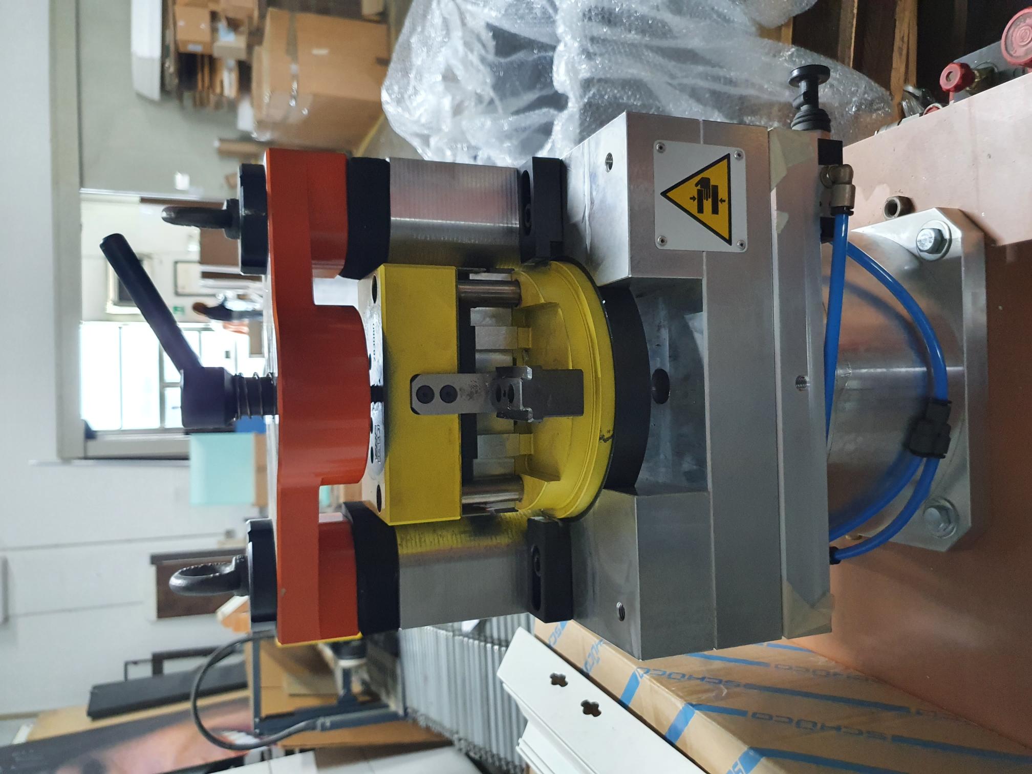 BASE PRESSA + ADATTORI E ACCESSORI PER INFISSI in vendita - foto 8