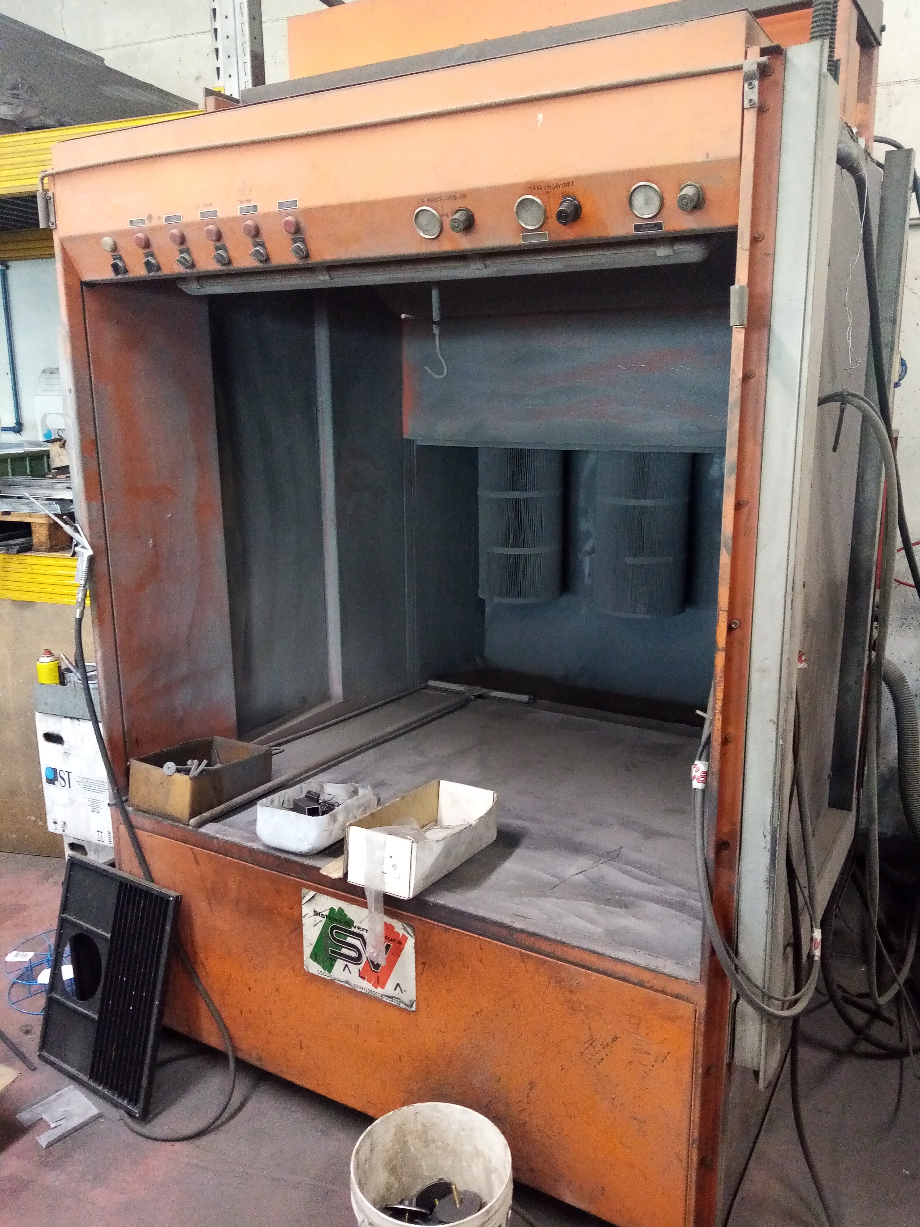 Forno, cabina di verniciatura e pompa di verniciatura in vendita - foto 1