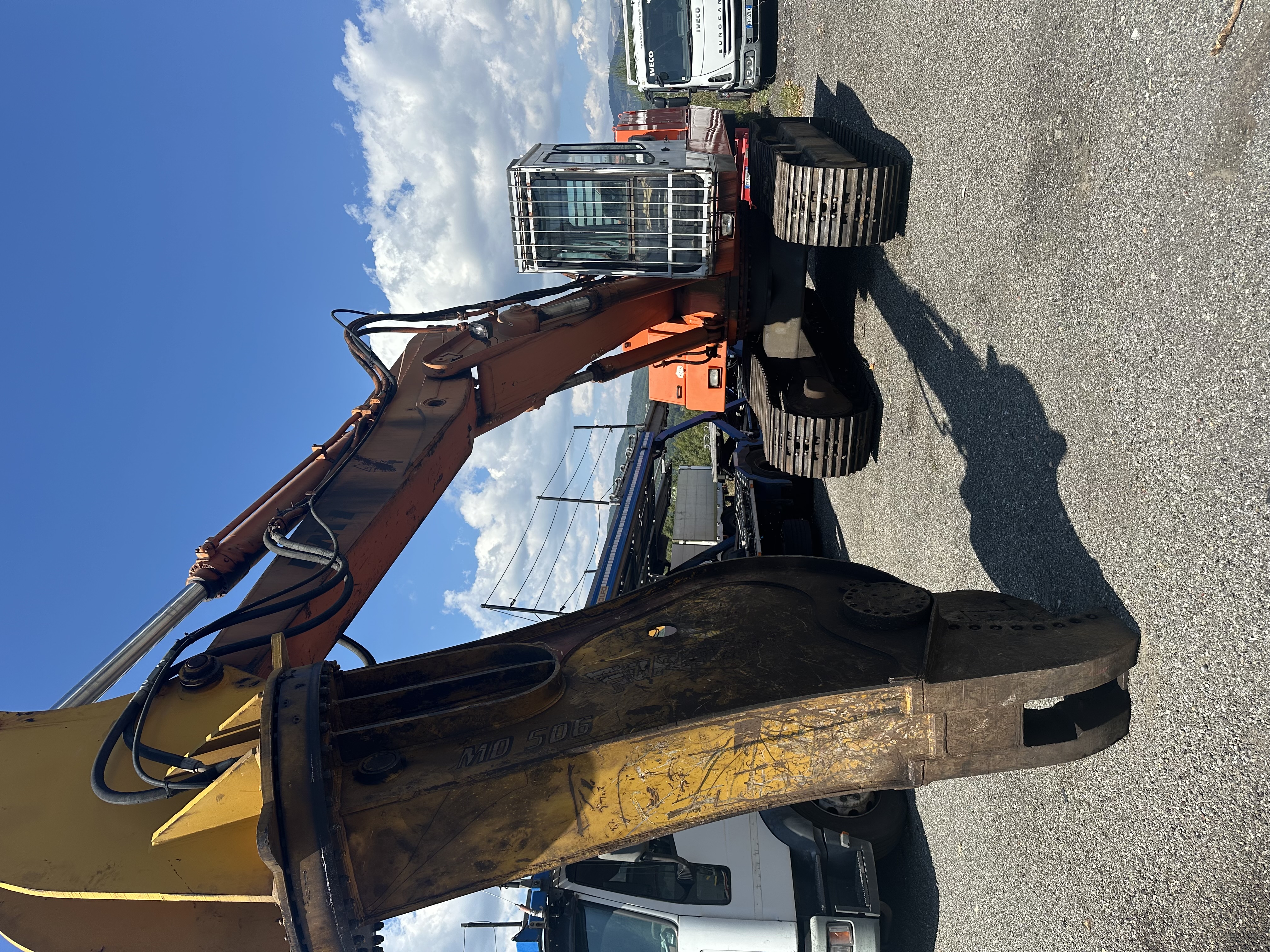 Escavatore PMI con cesoia  in vendita - foto 1