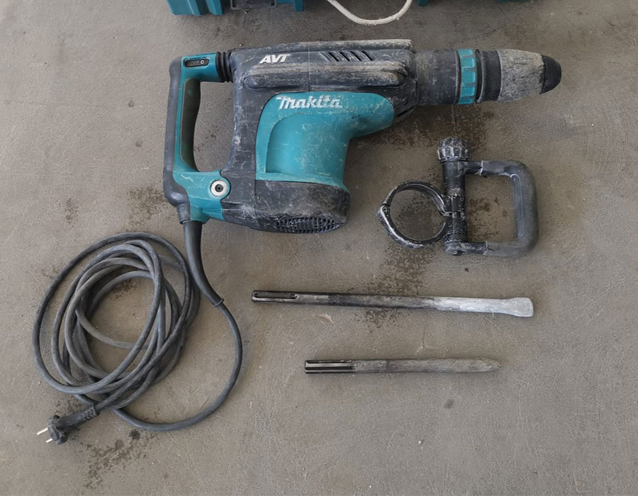 Demolitore elettrico Makita usato HM1203C in vendita - foto 1