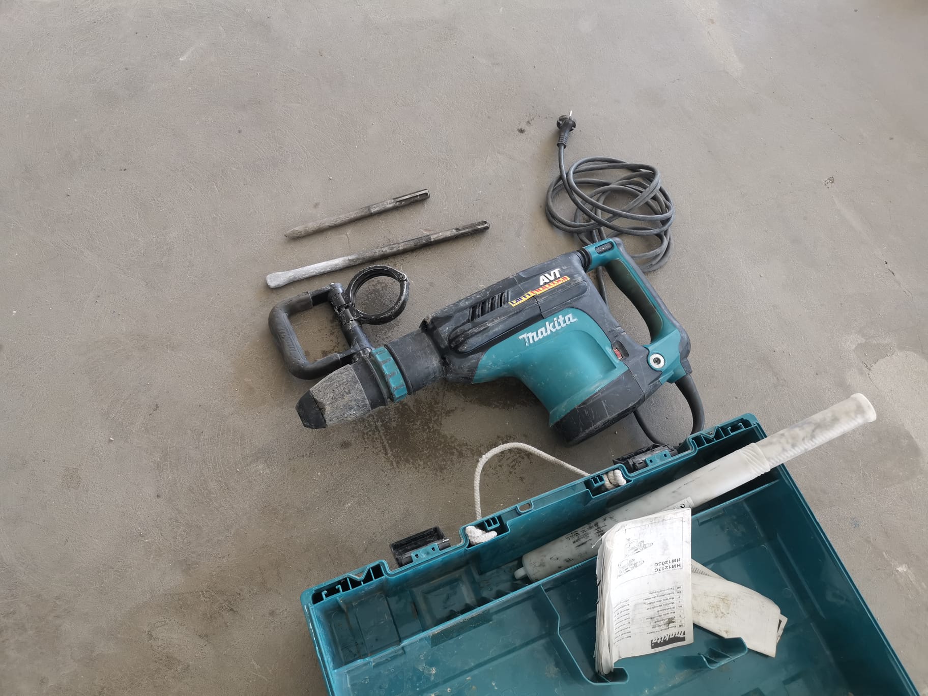 Demolitore elettrico Makita usato HM1203C in vendita - foto 2