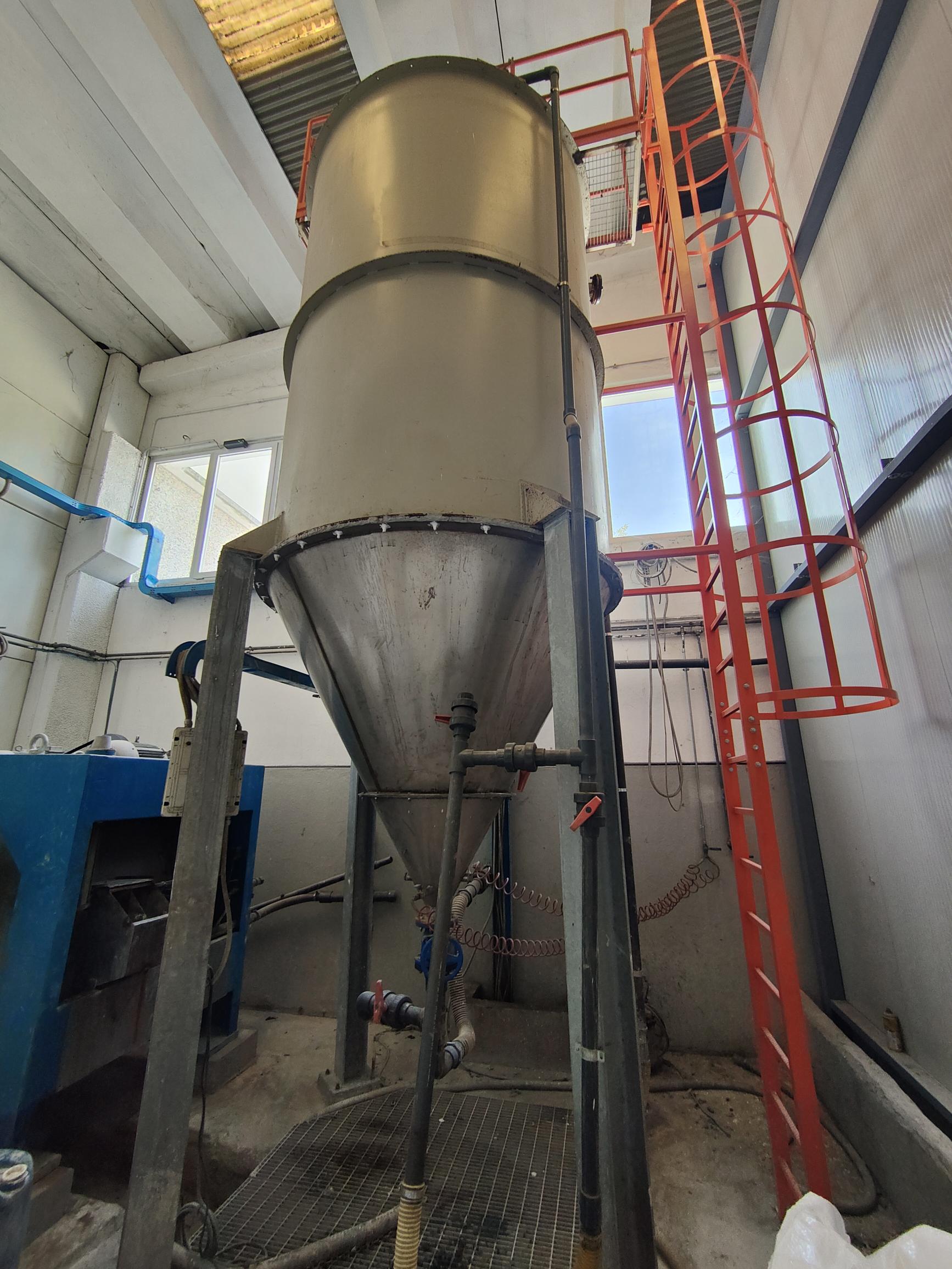 SILO IN ACCIAIO INOX E SCALA A NORMA MAI USATA in vendita - foto 1
