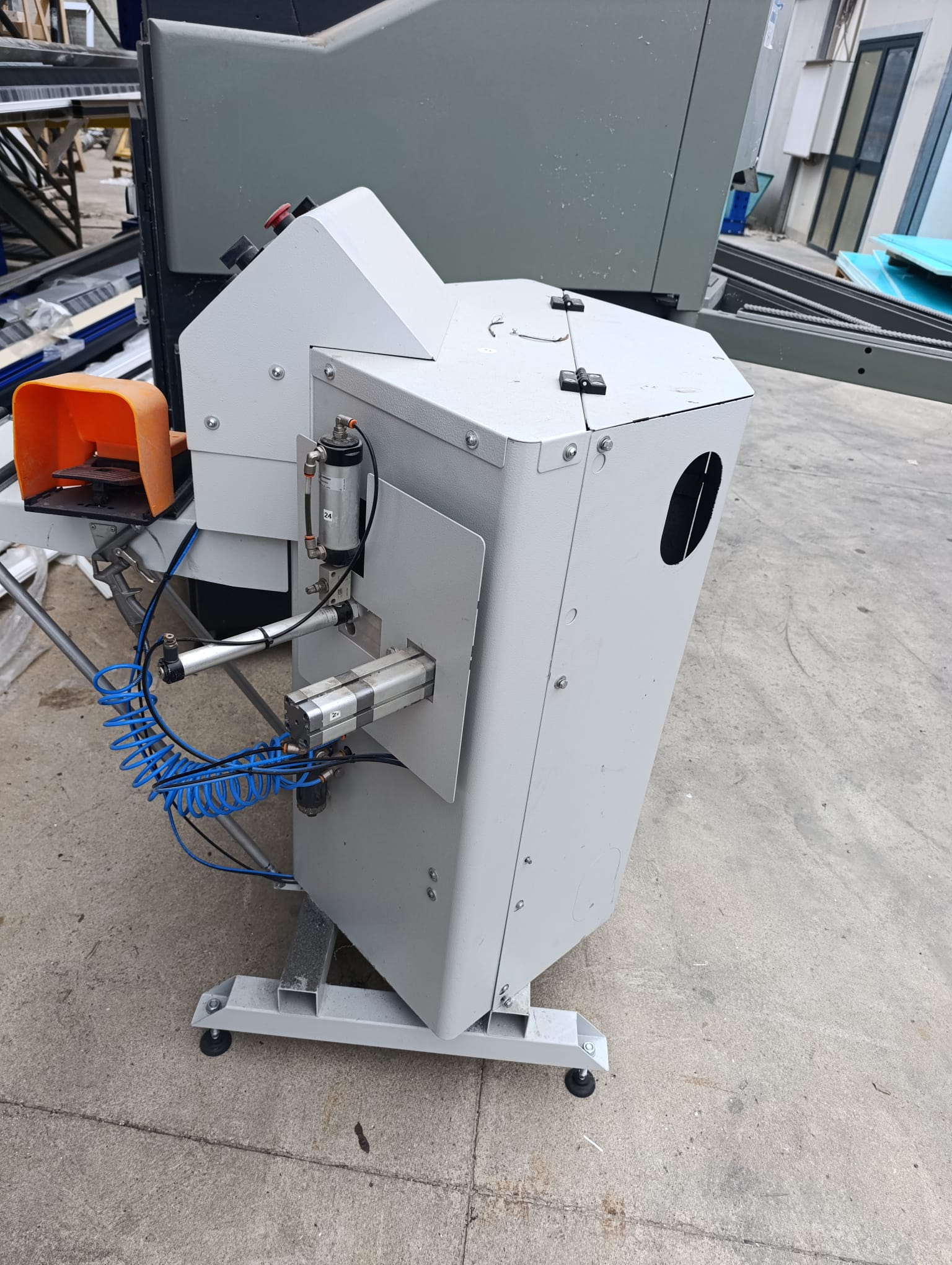Fresatrice automatica per scarico fibra di vetro  in vendita - foto 3