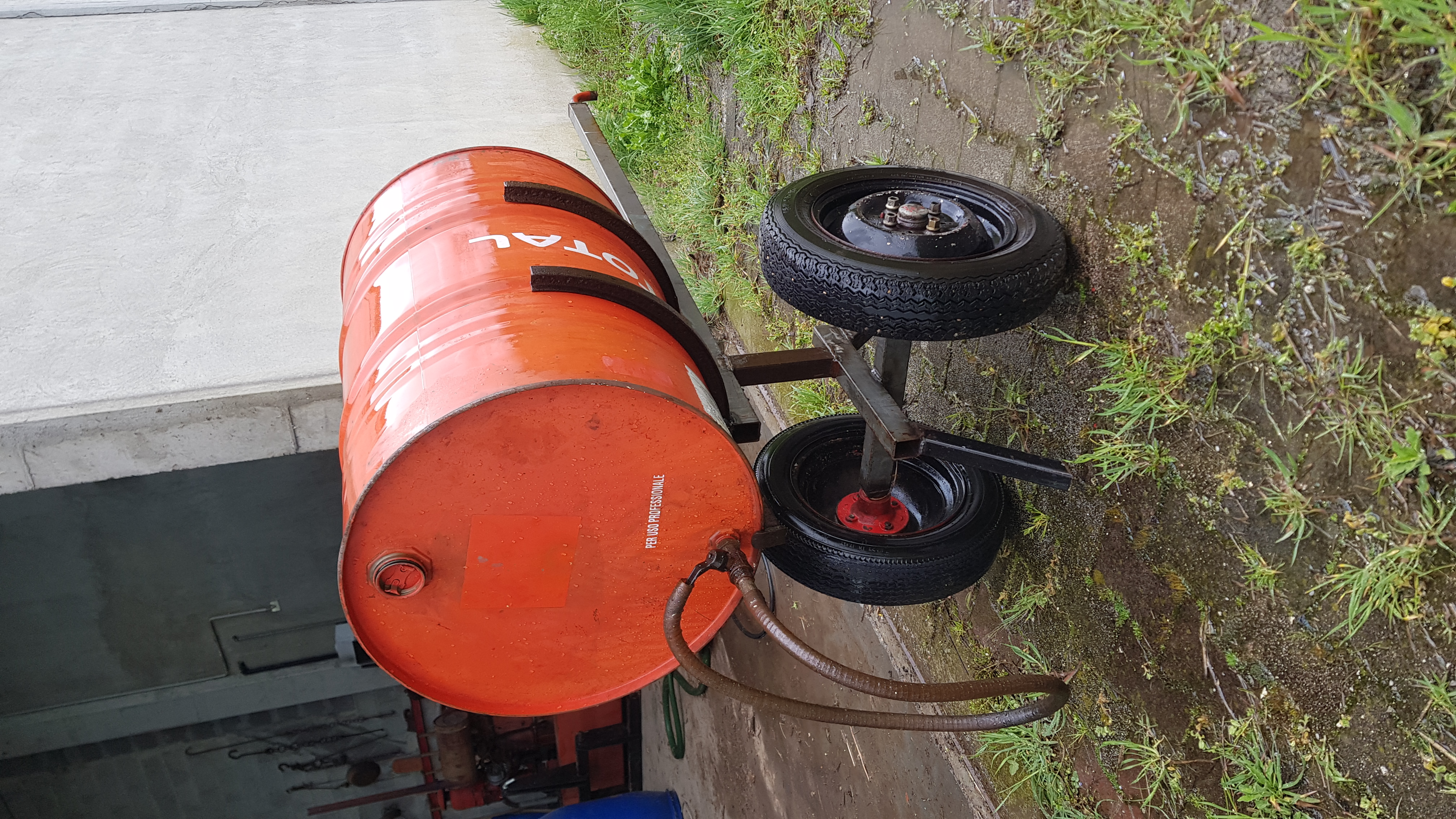 Carrello con barile in vendita - foto 1