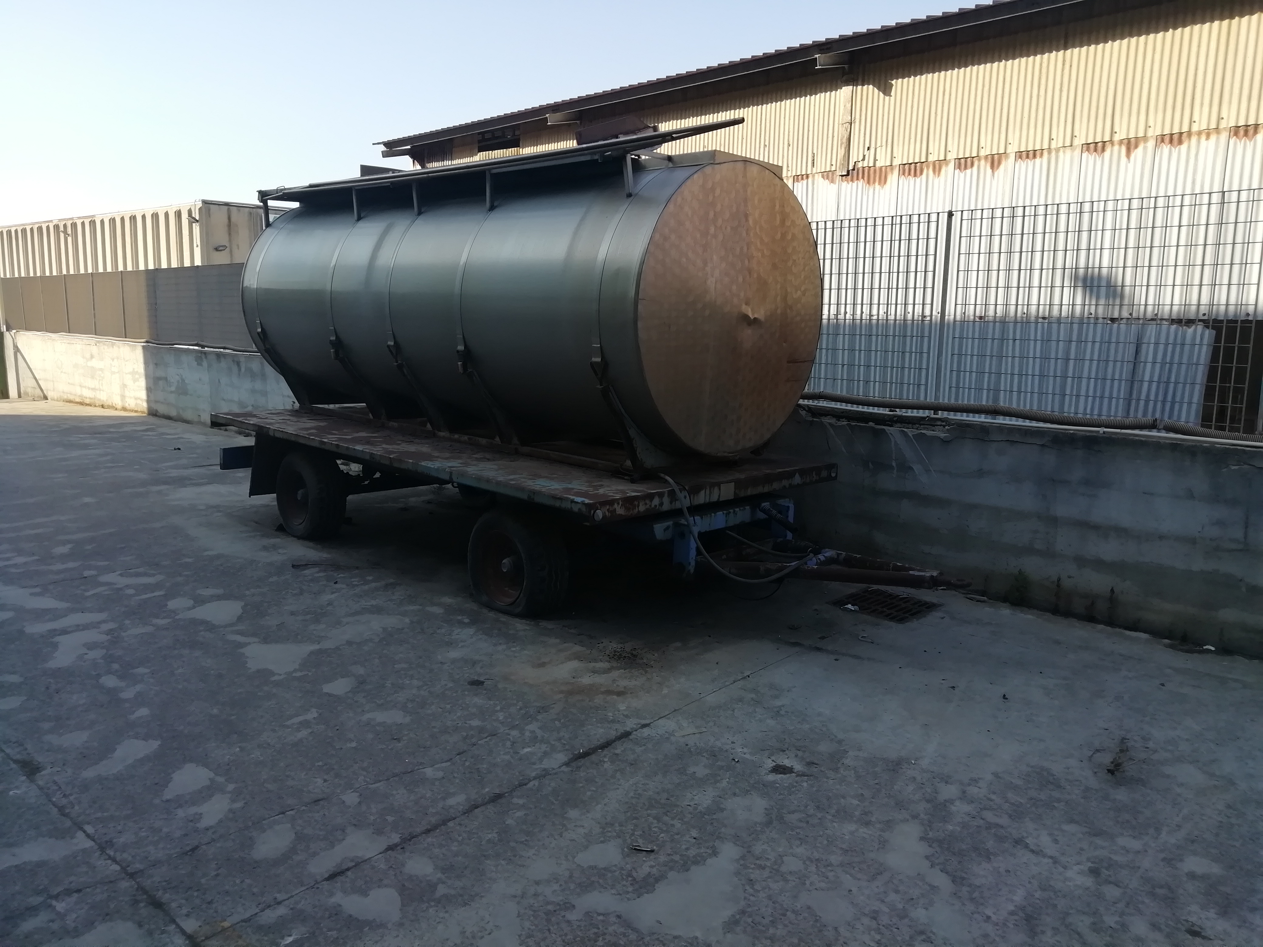 Serbatoio su carrello in vendita - foto 4