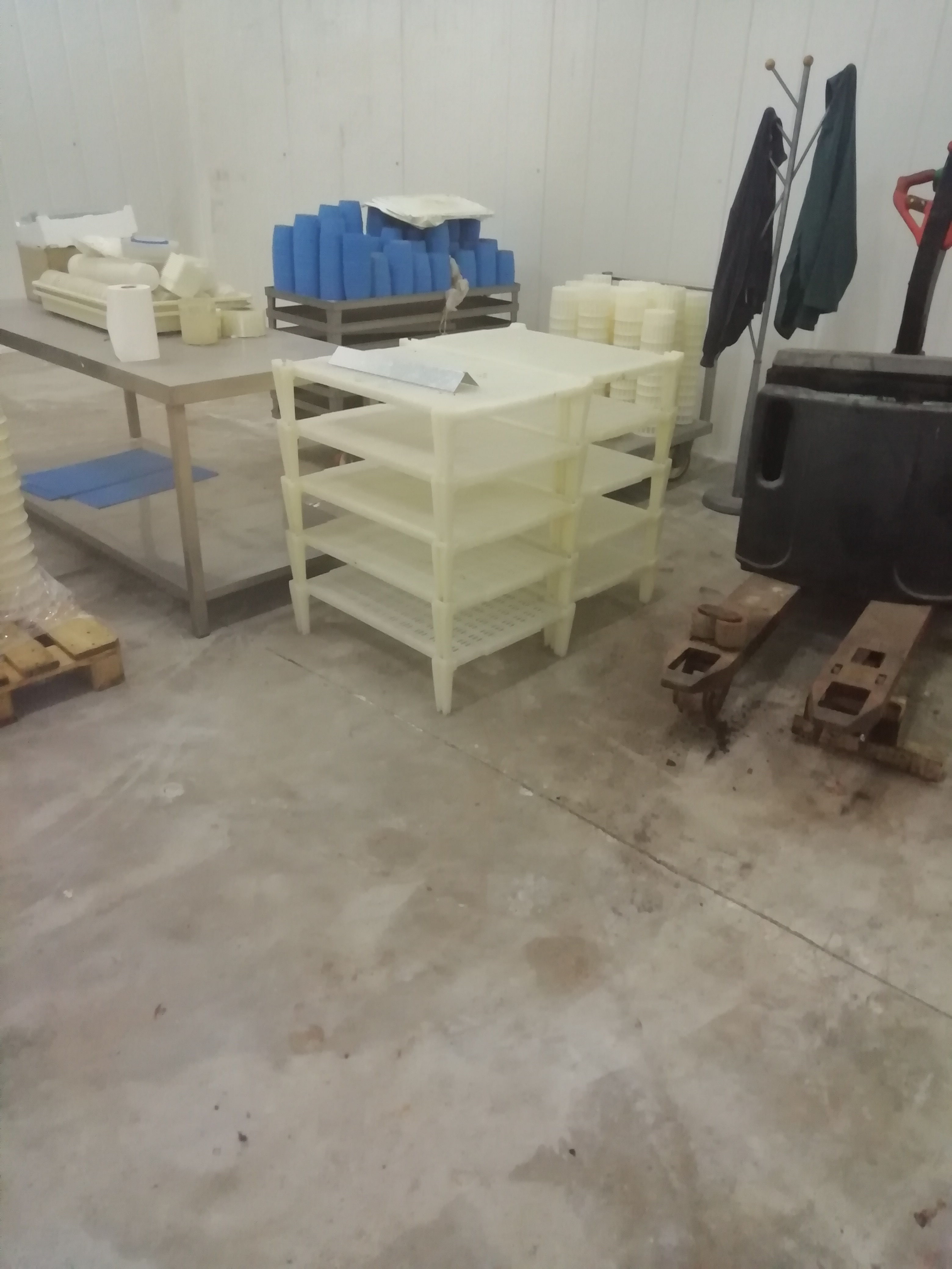 Lavorazione latte e formaggi in vendita