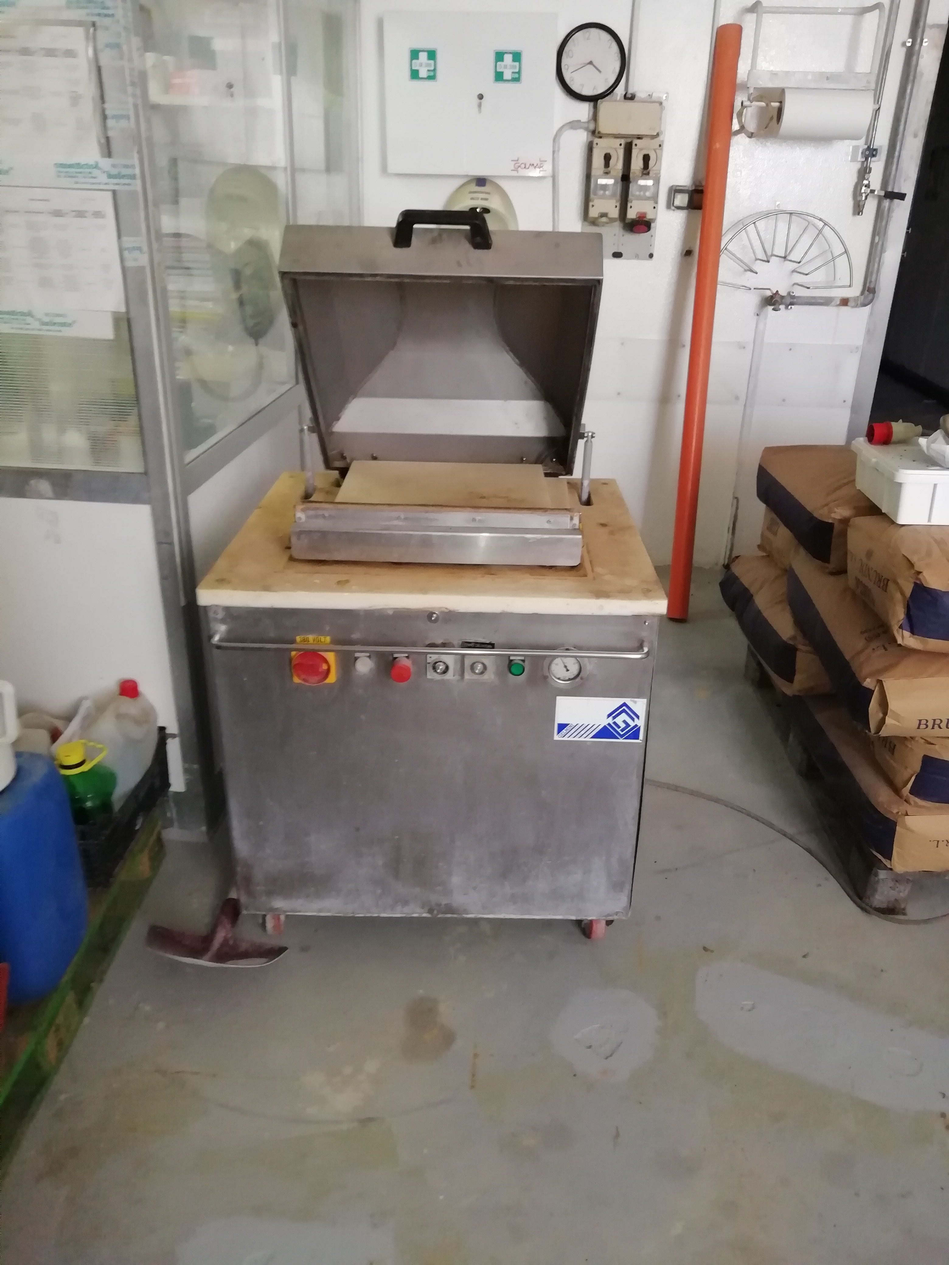 Lavorazione latte e formaggi in vendita