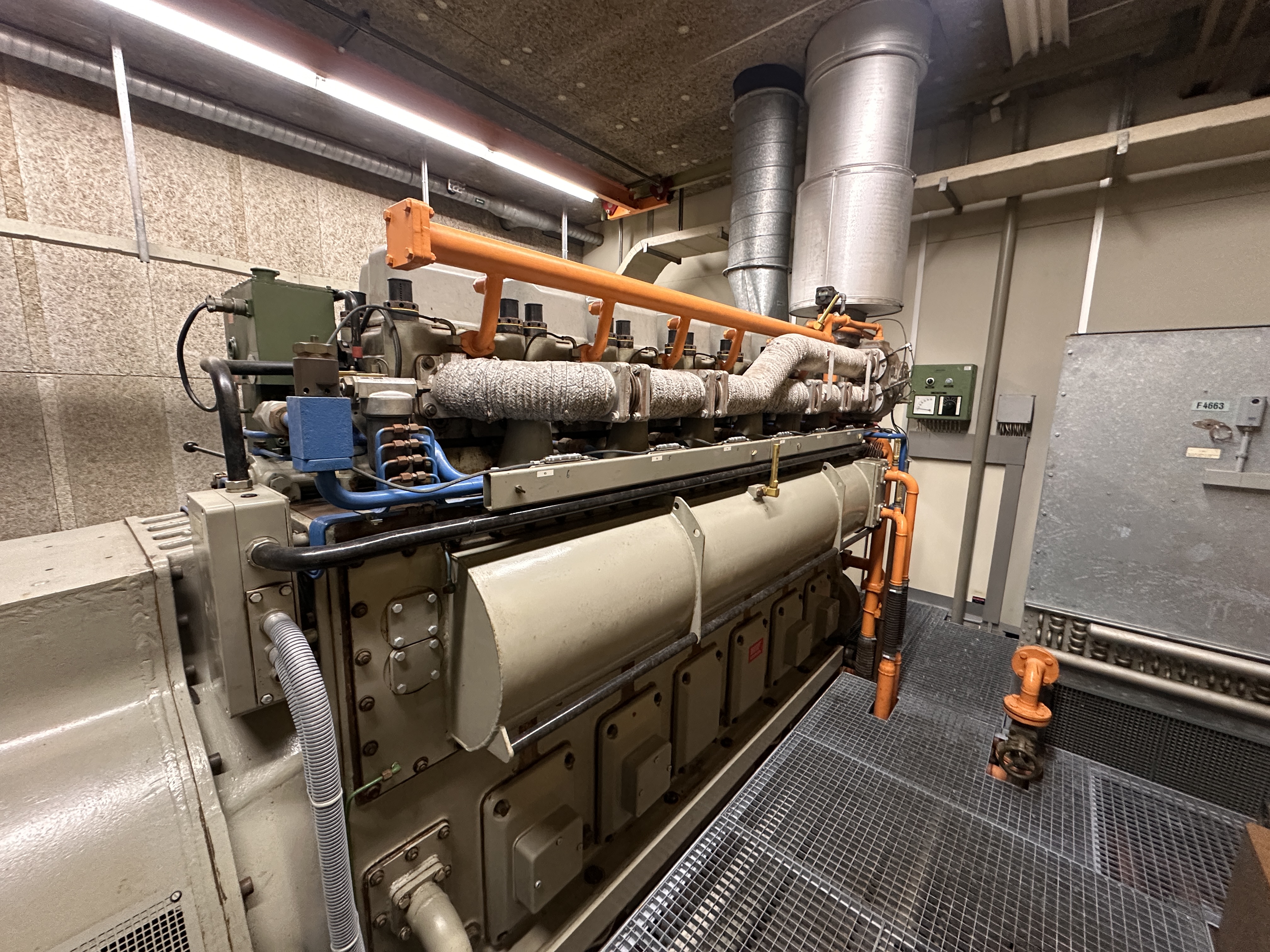 Sulzer 6 AL 25/30 809kW con generatore in vendita - foto 3