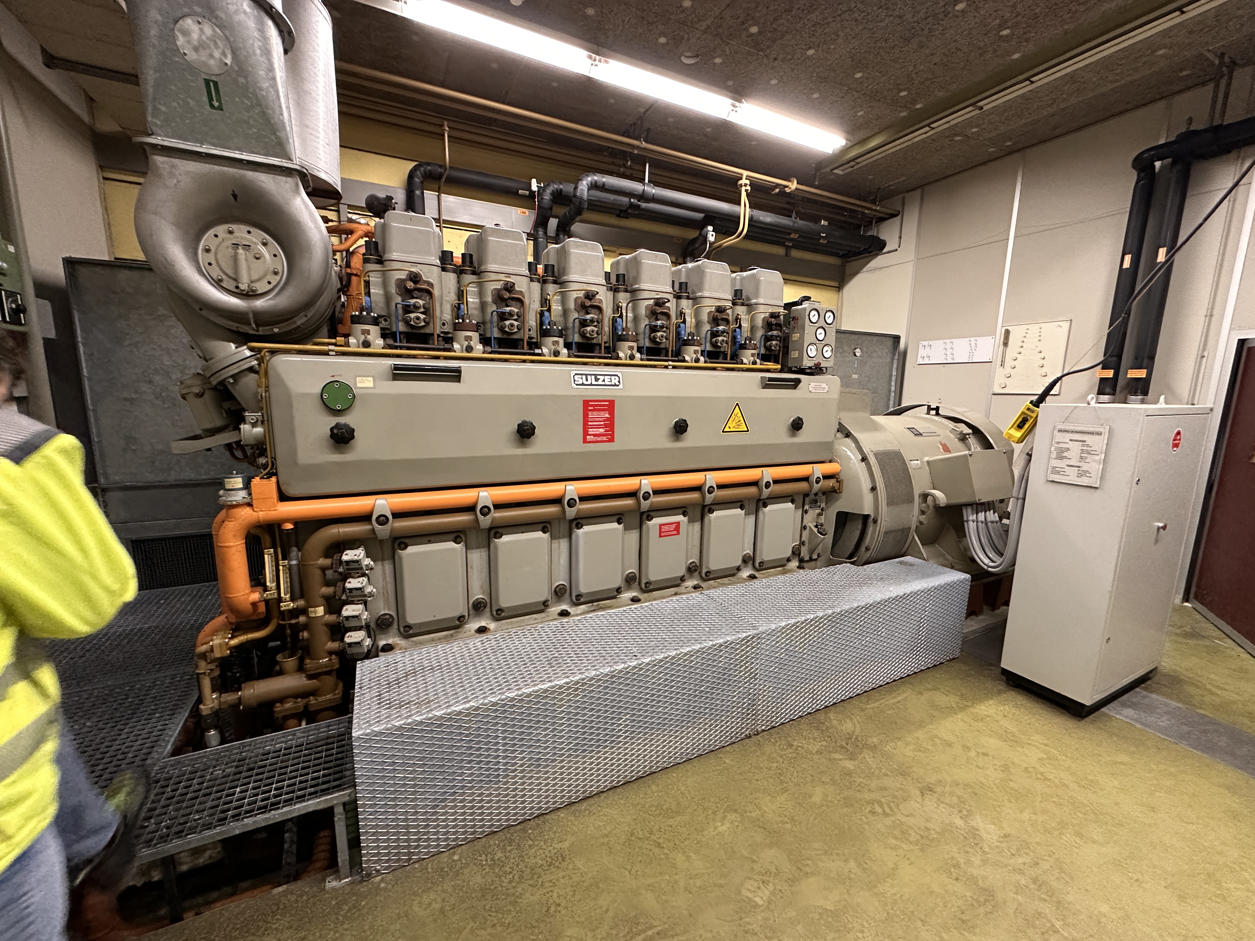 Sulzer 6 AL 25/30 809kW con generatore in vendita - foto 1
