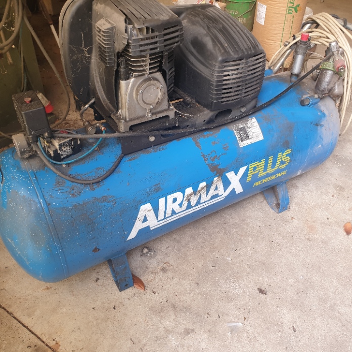 compressore 200 lt vendo causa inutilizzo in vendita - foto 1