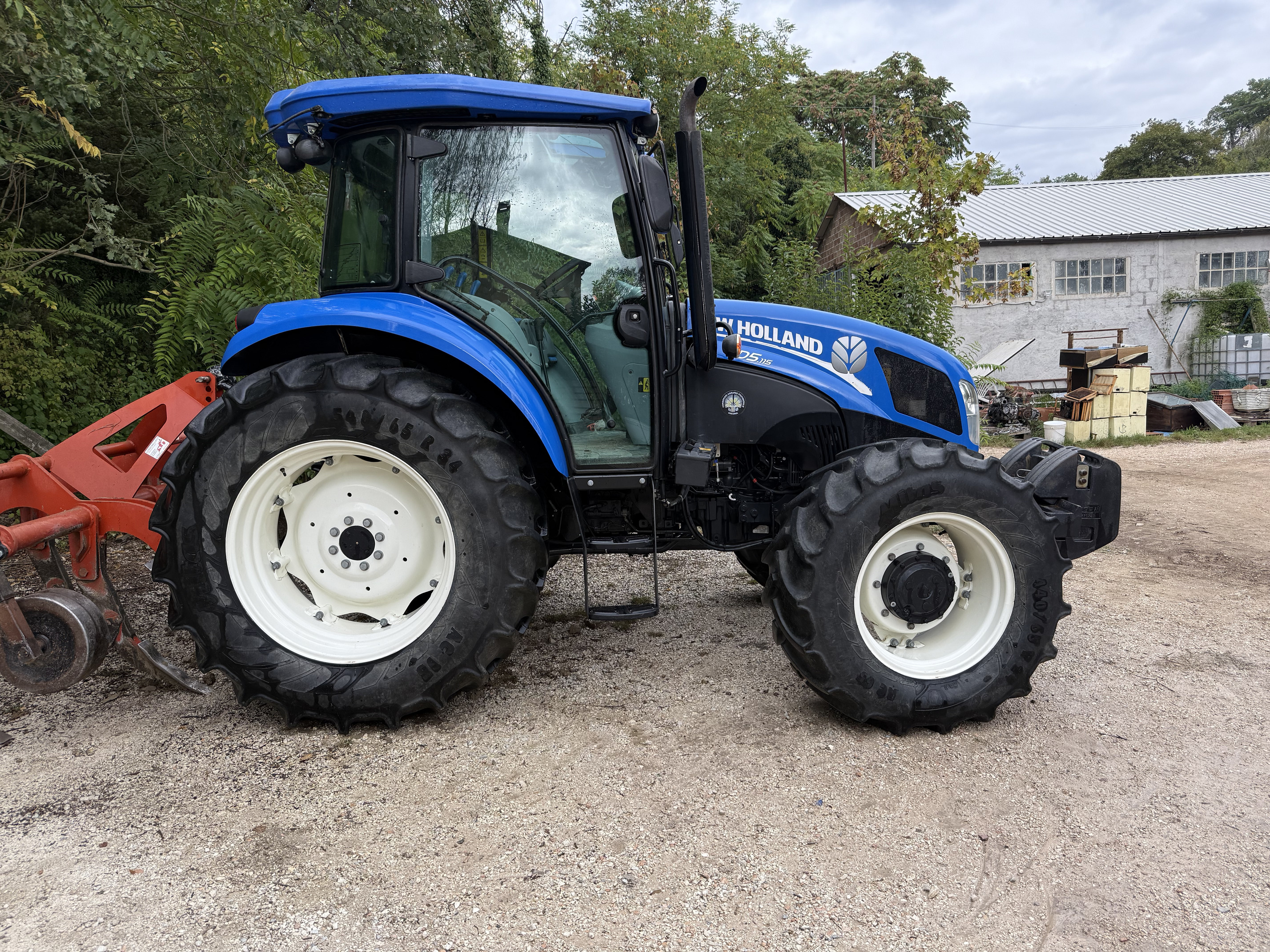 New Holland TD5 115 – 650 ore – con attrezzature in vendita - foto 5