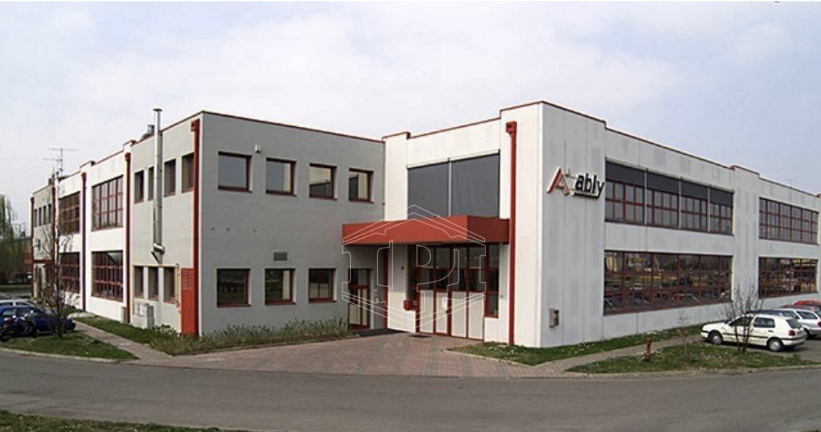 Ampio capannone 1452 mq, distribuiti su due piani in vendita - foto 1