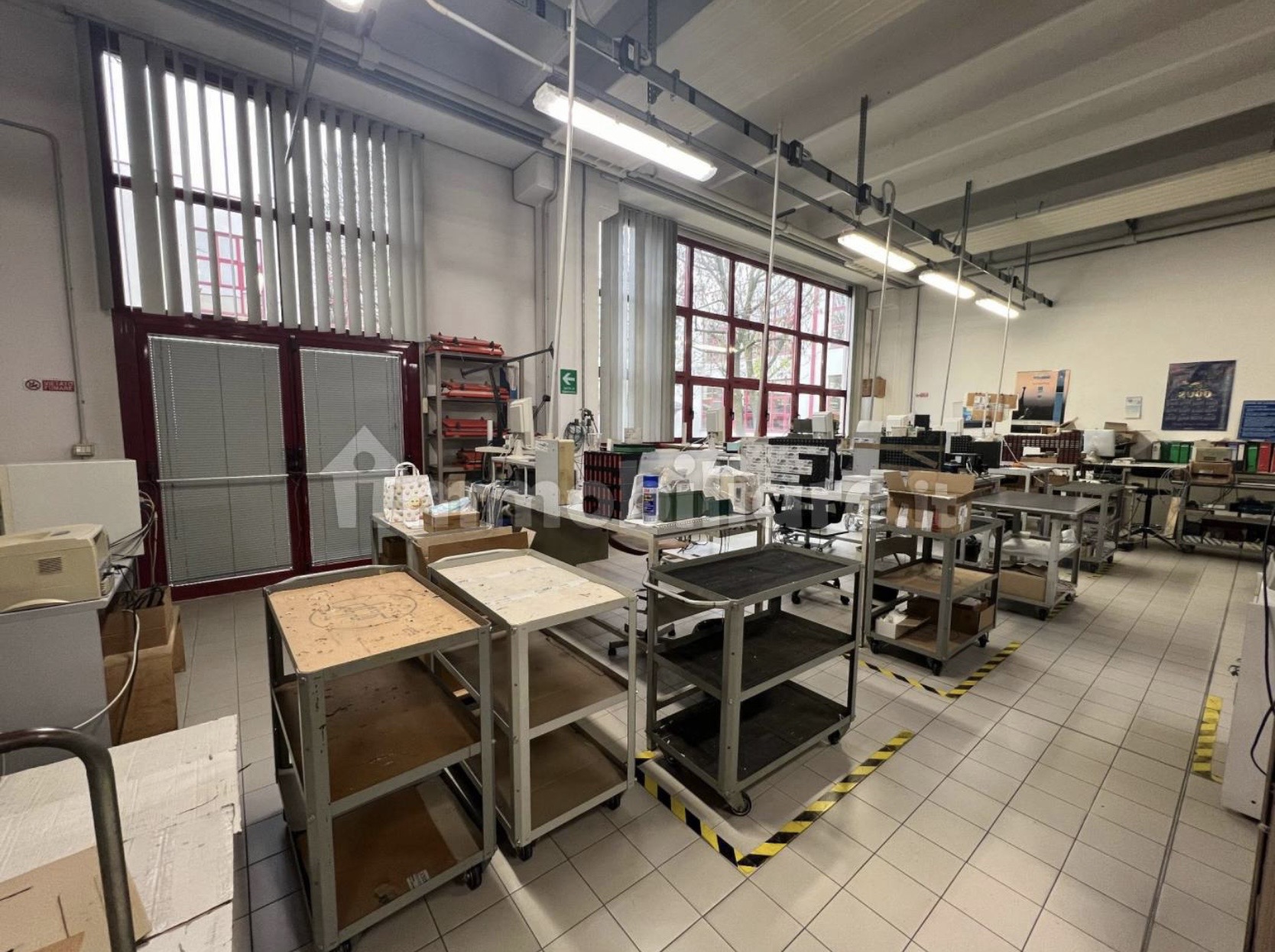 Ampio capannone 1452 mq, distribuiti su due piani in vendita - foto 5