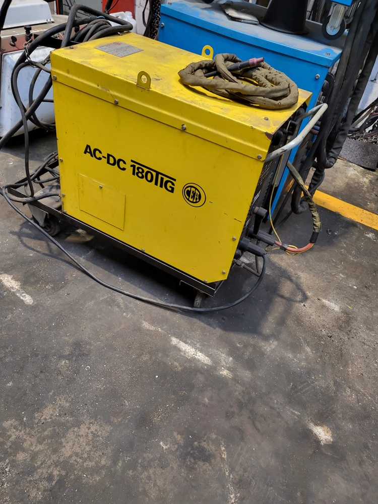 SALDATRICE A TIG  ESAB MOD. -AC-DC 180 TIG  in vendita - foto 3