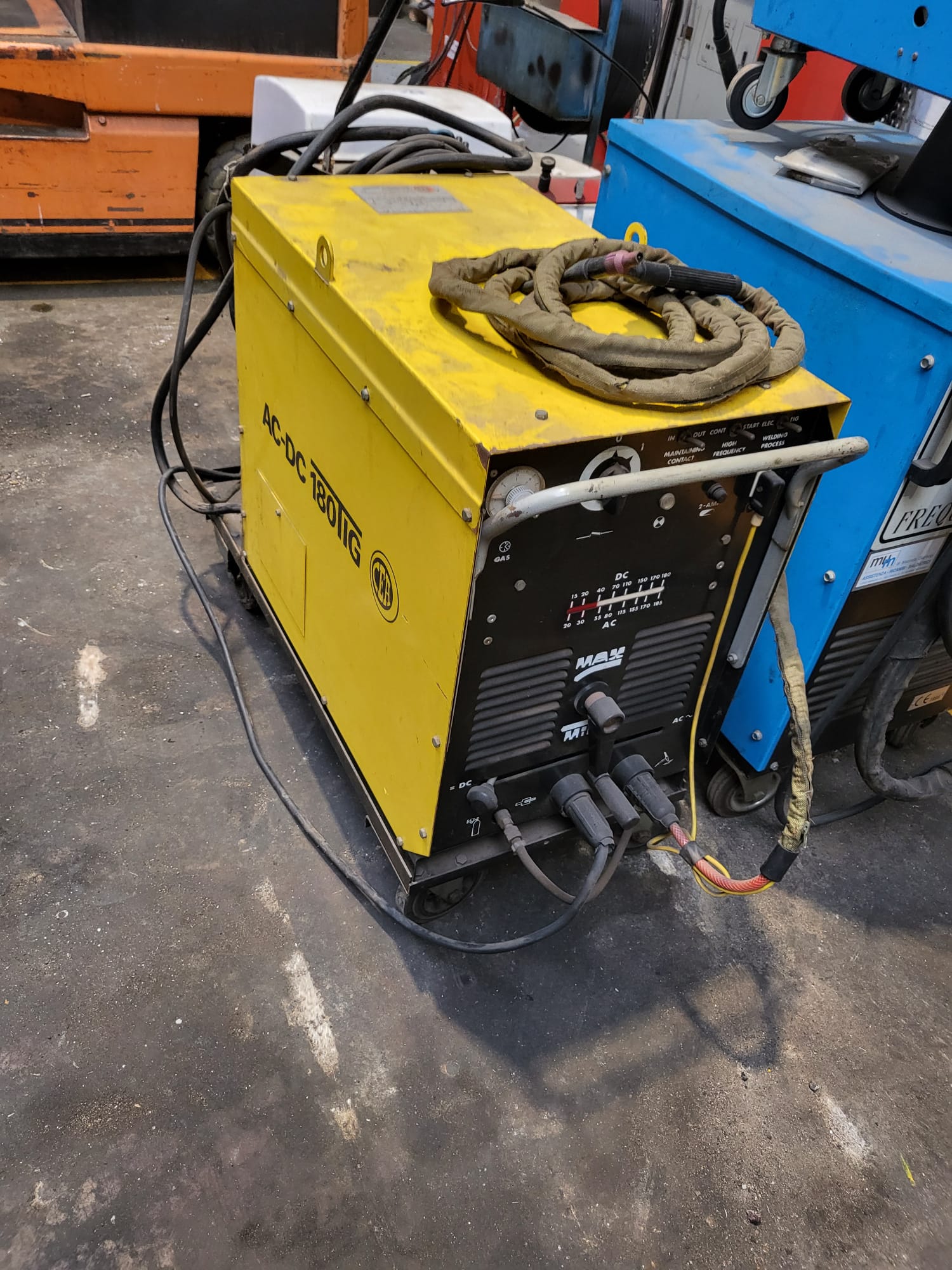 SALDATRICE A TIG  ESAB MOD. -AC-DC 180 TIG  in vendita - foto 4