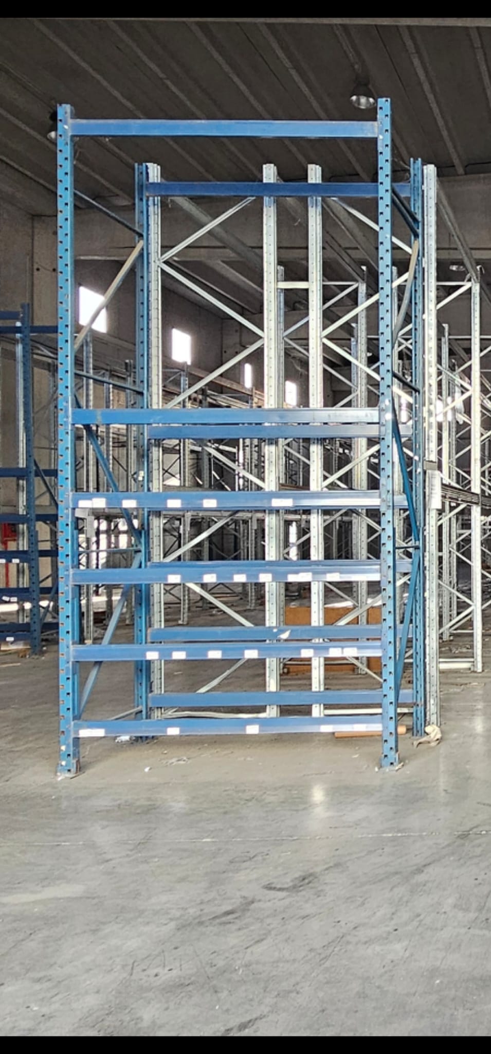Scaffalature in vendita
