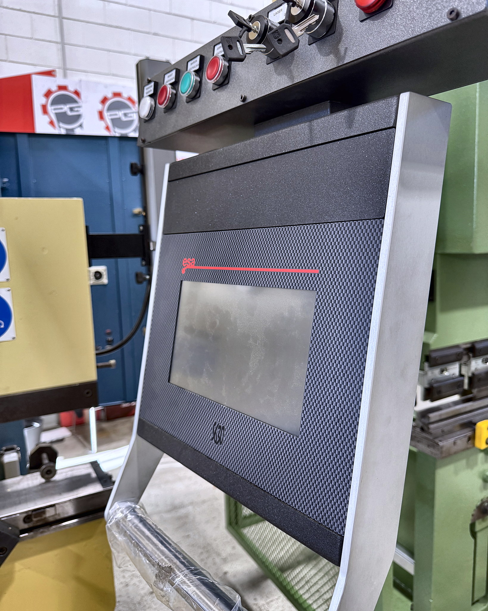 Pressa piegatrice FARINA 40/100 4050 mm 100 ton CNC in vendita - foto 4