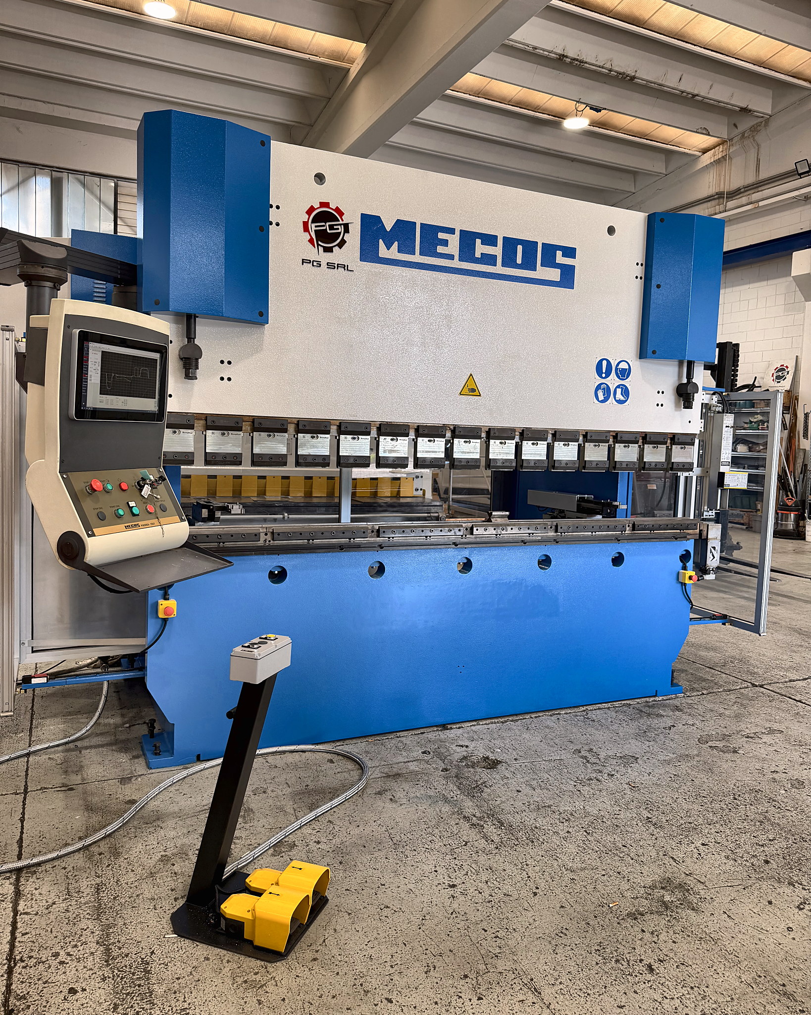 Pressa piegatrice MECOS Syncro 120/3000 8 assi CNC in vendita - foto 2