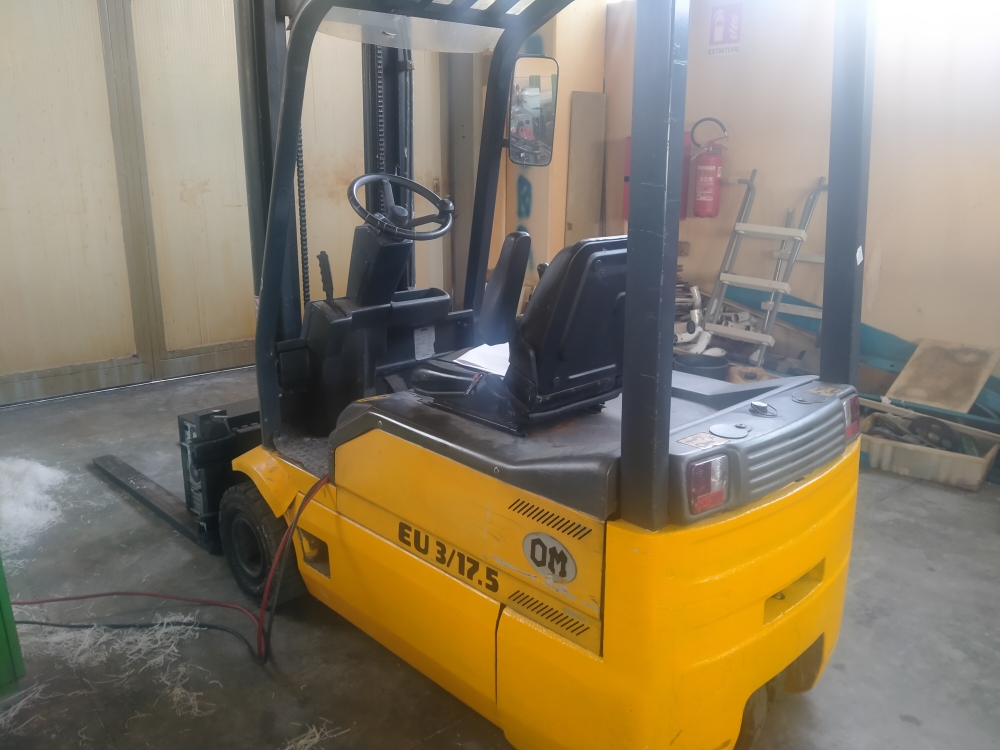 CARRELLO ELEVATORE USATO MARCA OM MODELLO EU3/17,5 in vendita - foto 2