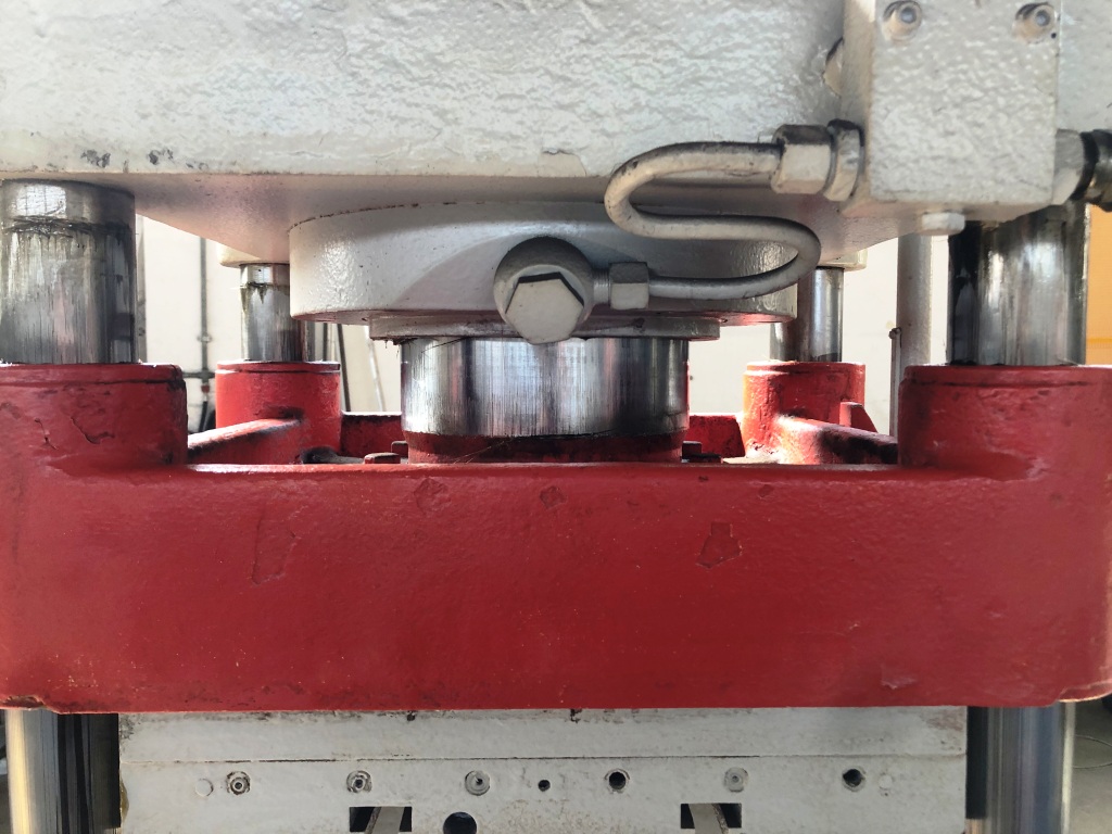 Pressa KOLMAG per stampi 180TON in vendita - foto 8