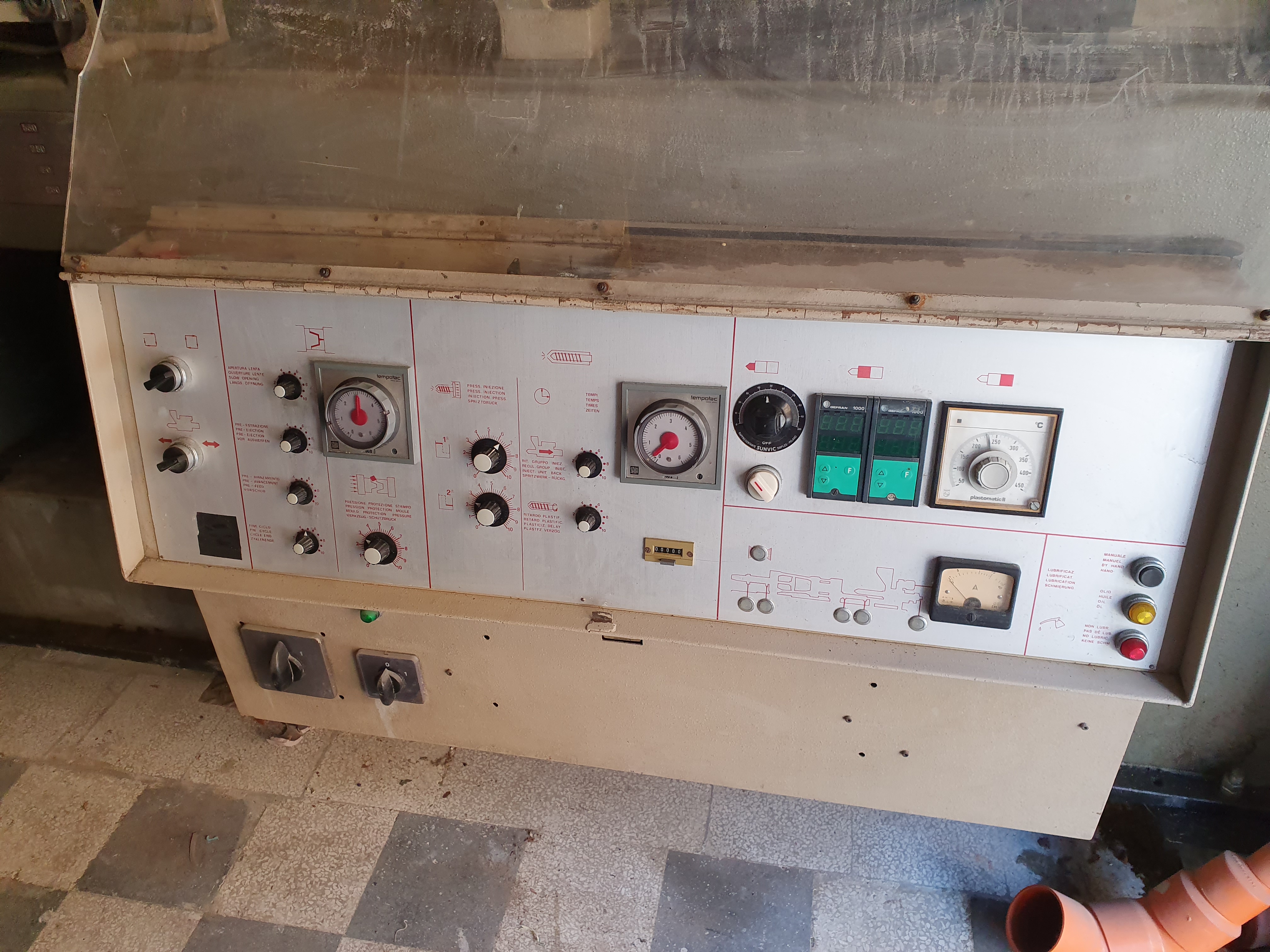 Pressa ad iniezione SANDRETTO 2GV 50B Euromap in vendita - foto 10